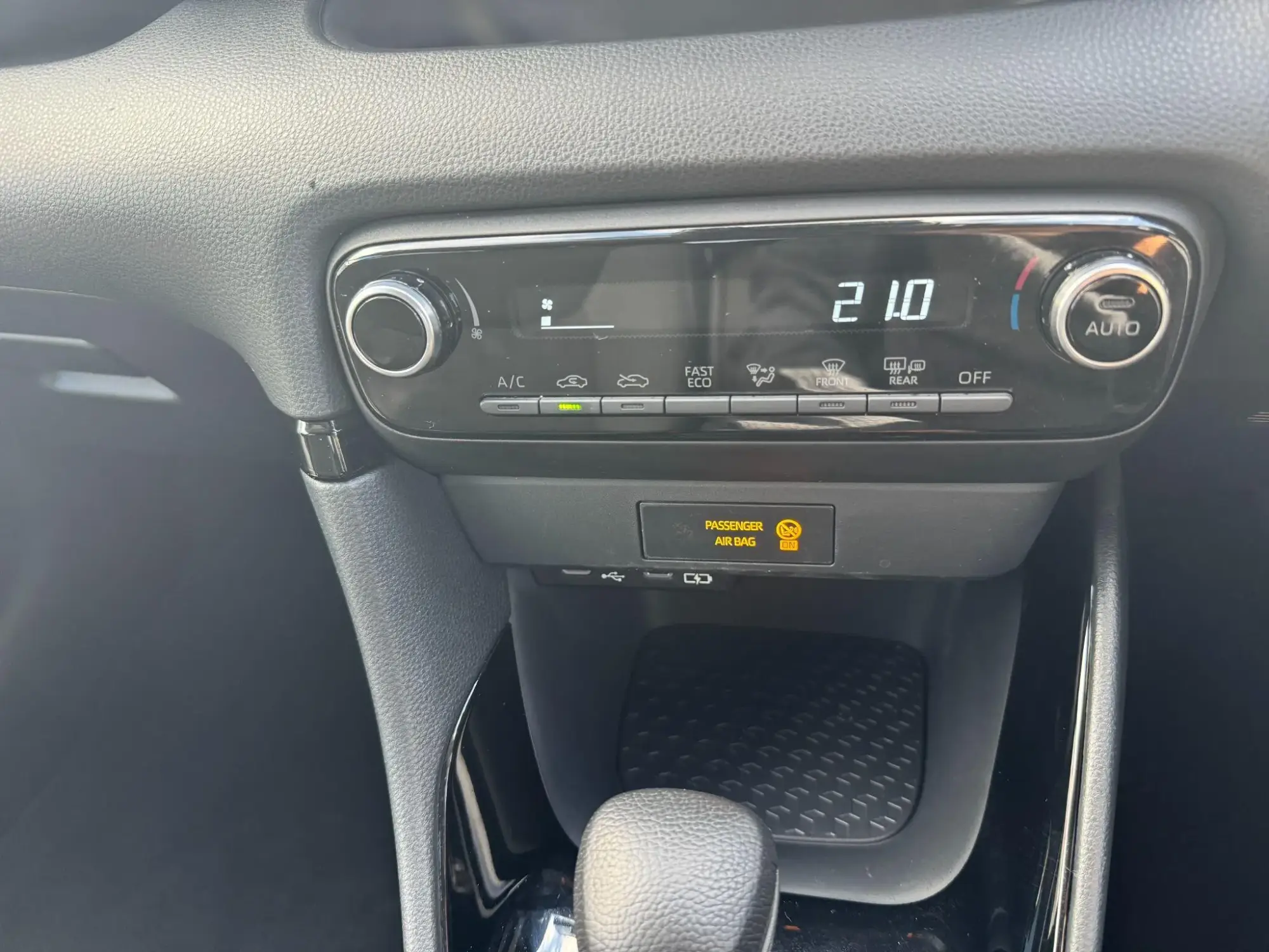 Toyota Yaris Hybrid Image 18 Toyota Yaris Hybrid Image 18