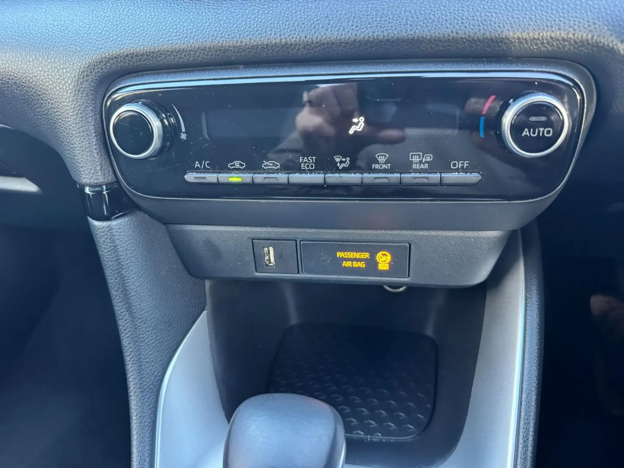 Toyota Yaris Hybrid Image 18 Toyota Yaris Hybrid Image 18