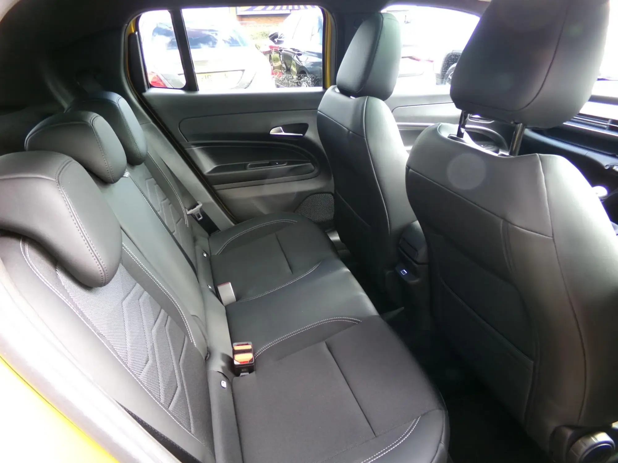 Jeep Avenger Image 12