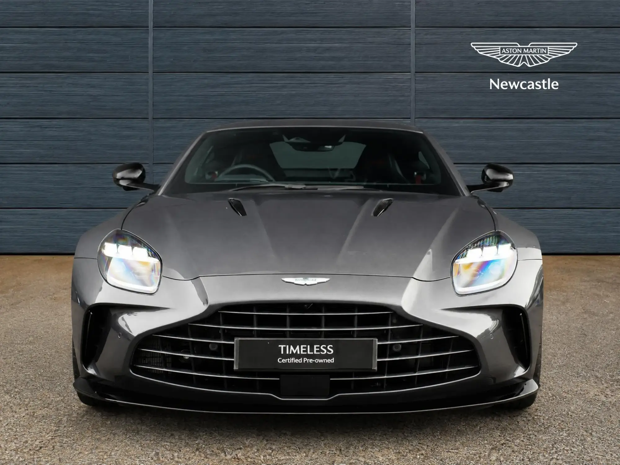 Aston Martin Vantage Image 2