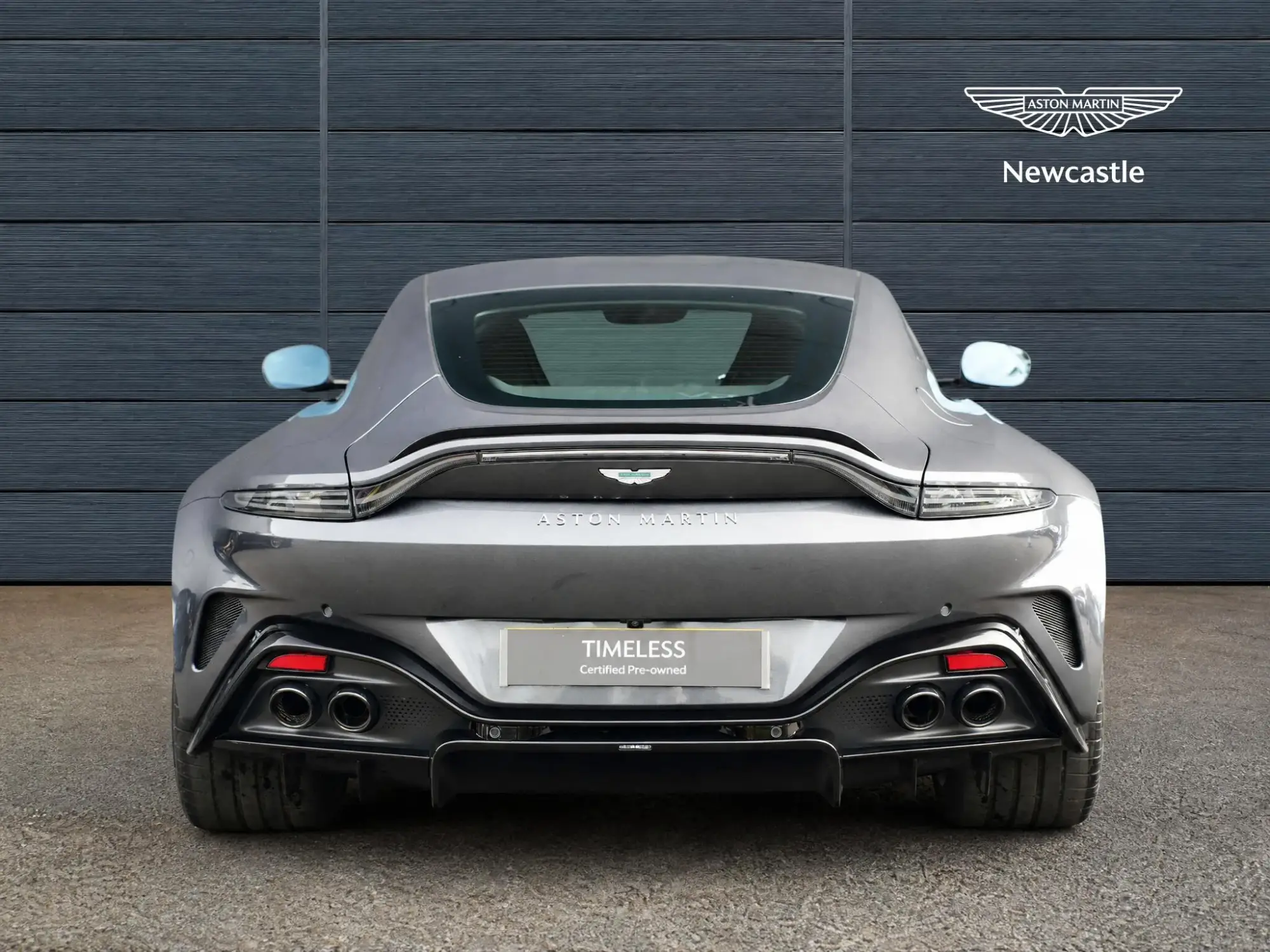Aston Martin Vantage Image 4