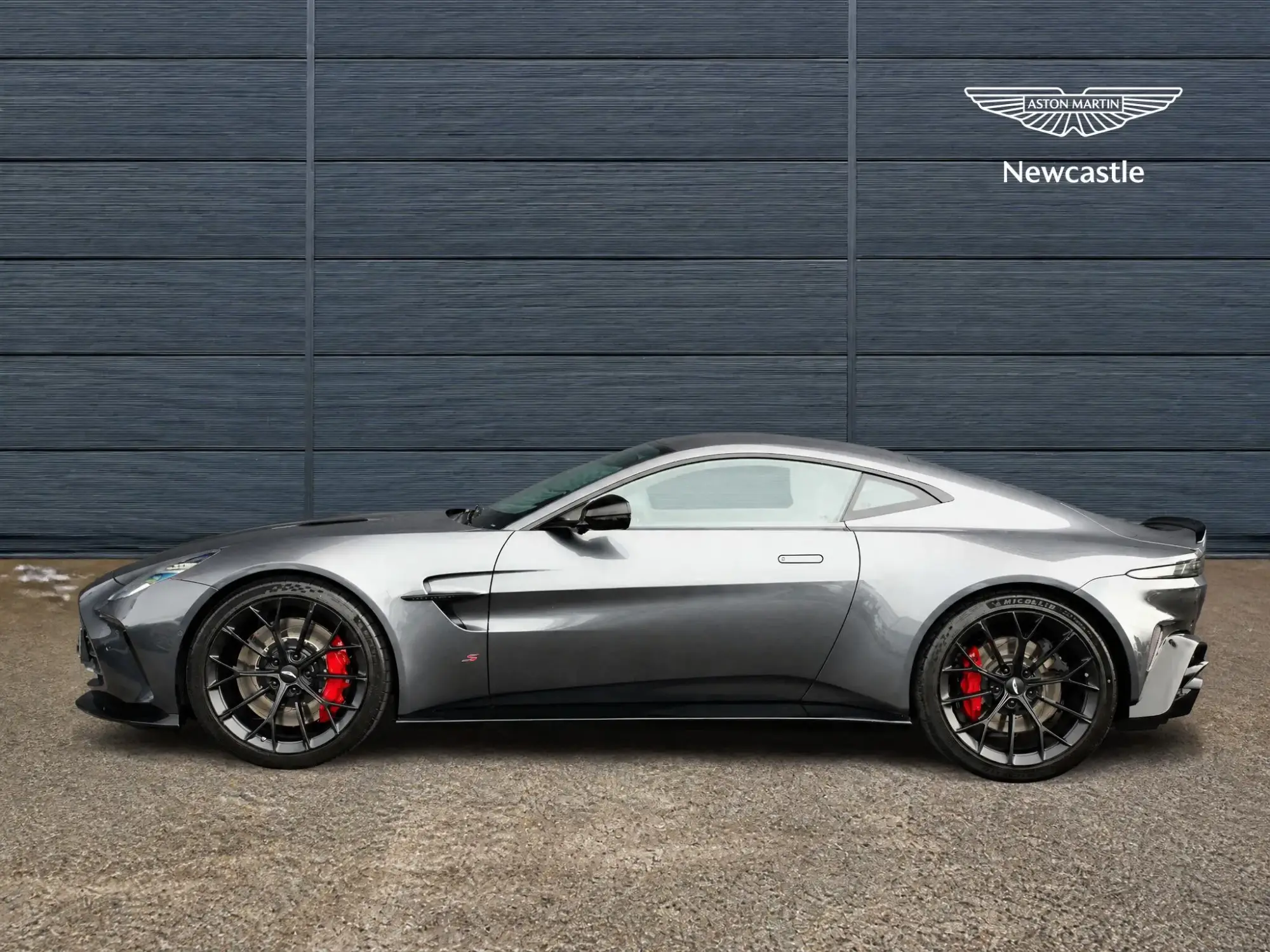 Aston Martin Vantage Image 6