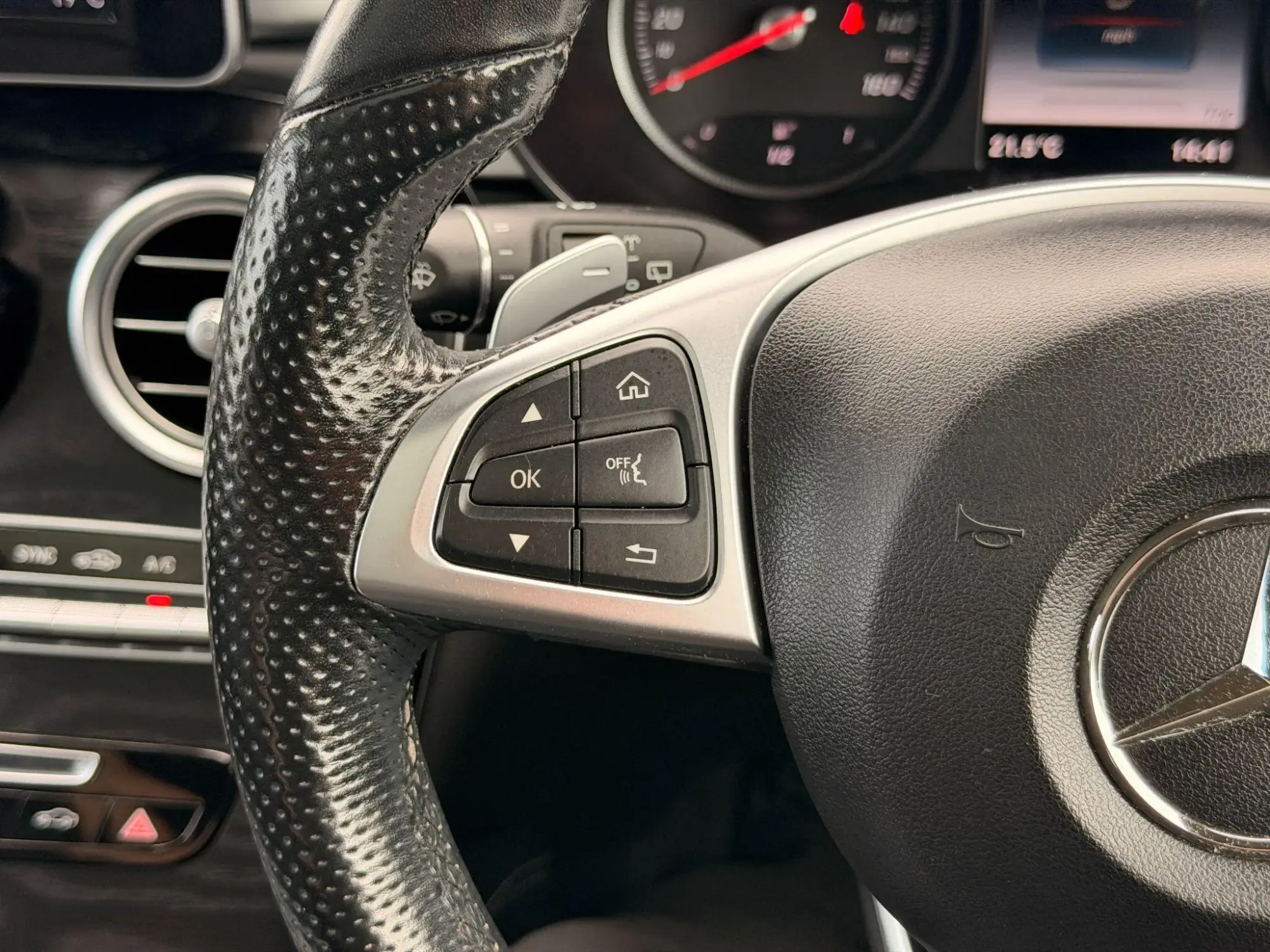 Mercedes-Benz GLC Image 25 Mercedes-Benz GLC Image 25
