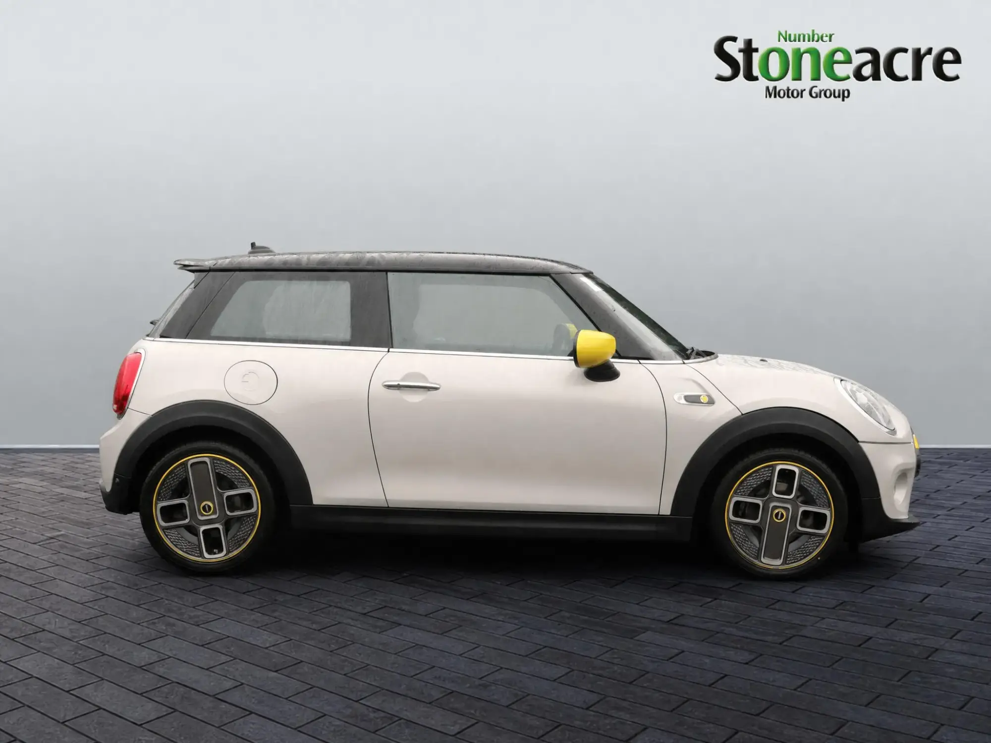 MINI Electric Hatch 32.6kWh Level 2 Auto 3dr YG20UDZ Image 2
