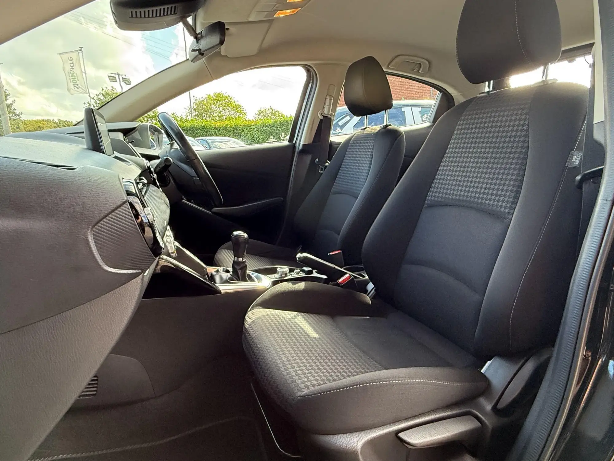 Mazda2 Image 32