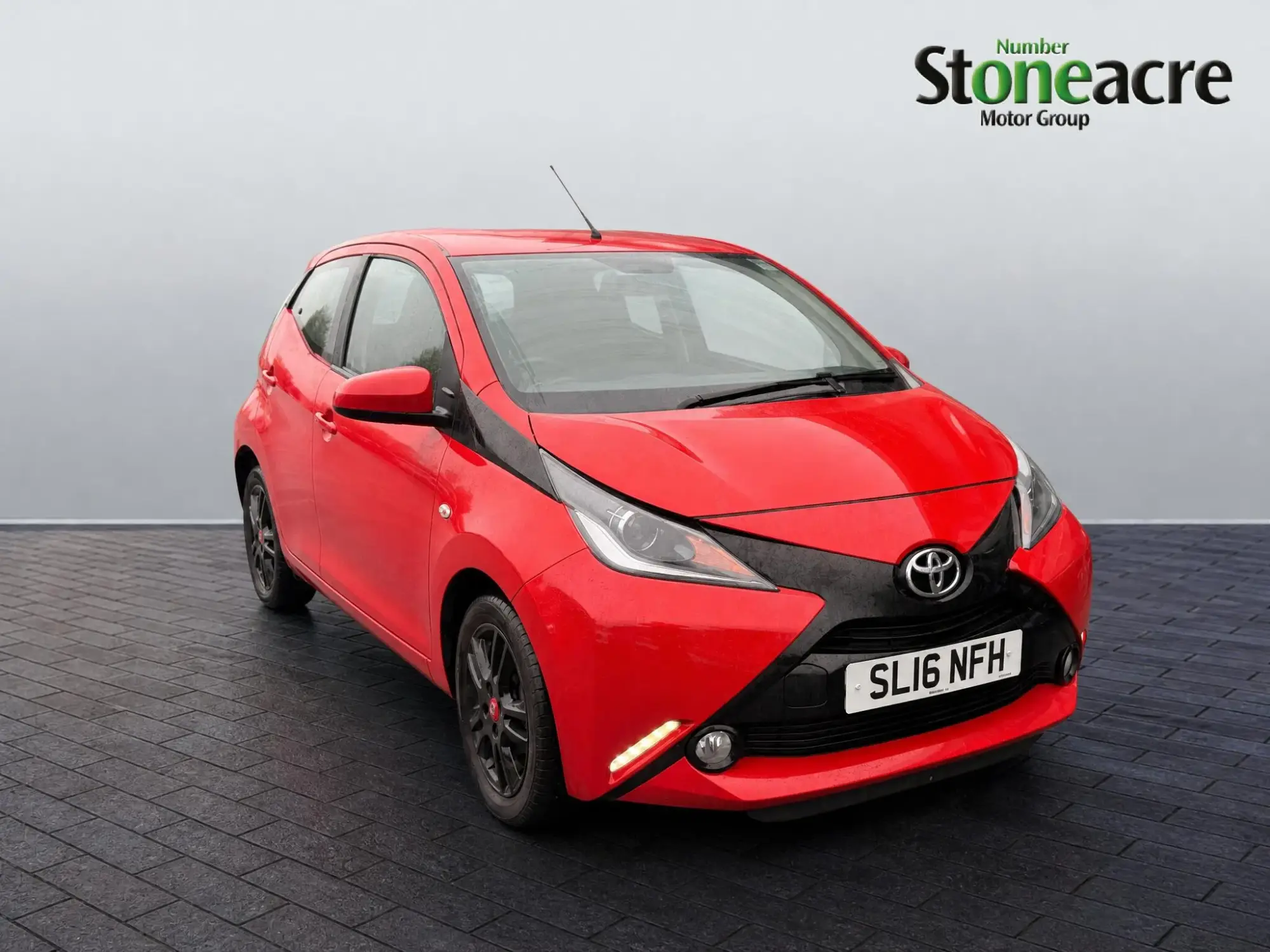 Toyota Aygo 1.0 VVT-i x-pression Euro 6 5dr SL16NFH Image 1 Toyota Aygo 1.0 VVT-i x-pression Euro 6 5dr SL16NFH Image 1