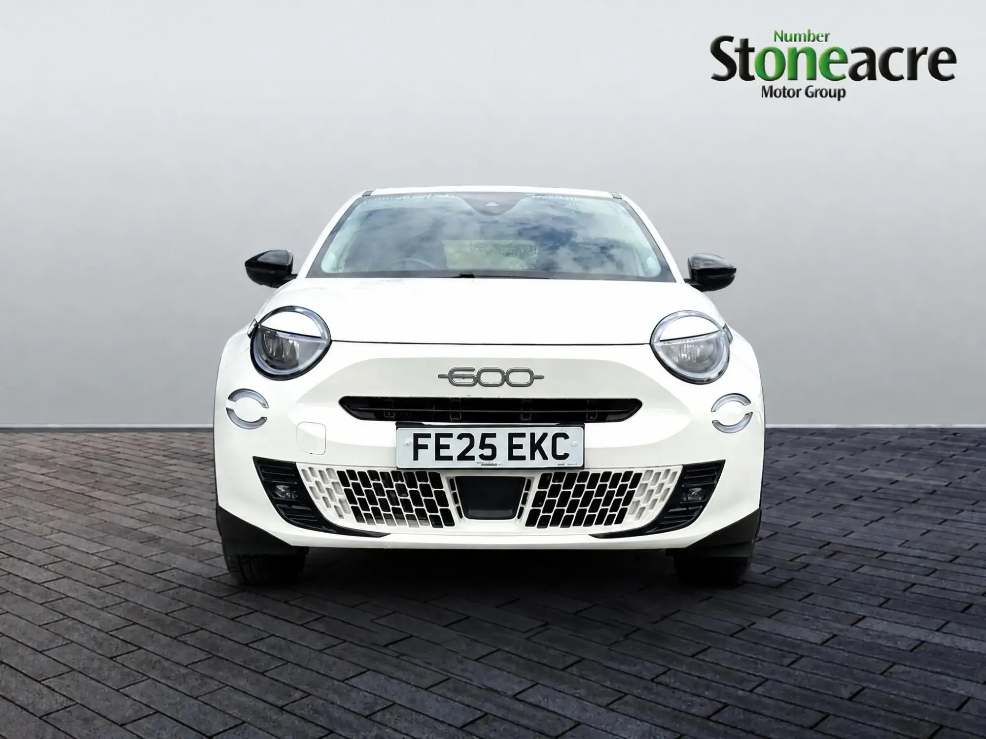 Fiat 600 Petrol 1.2 MHEV e-DCT Euro 6 (s/s) 5dr FE25EKC Image 2 Fiat 600 Petrol 1.2 MHEV e-DCT Euro 6 (s/s) 5dr FE25EKC Image 2