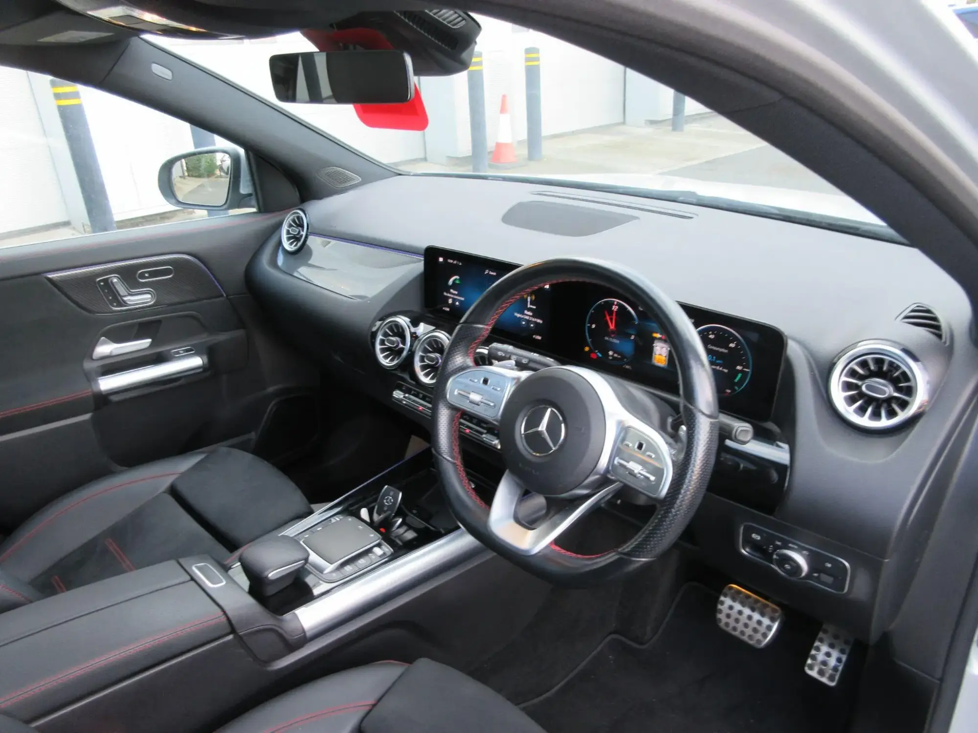 Mercedes-Benz GLA Image 12