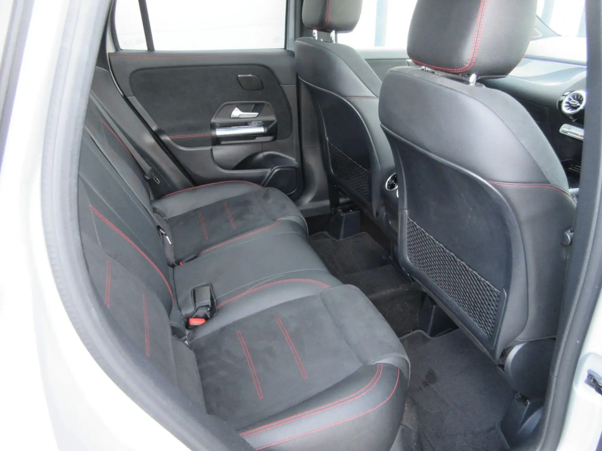 Mercedes-Benz GLA Image 18
