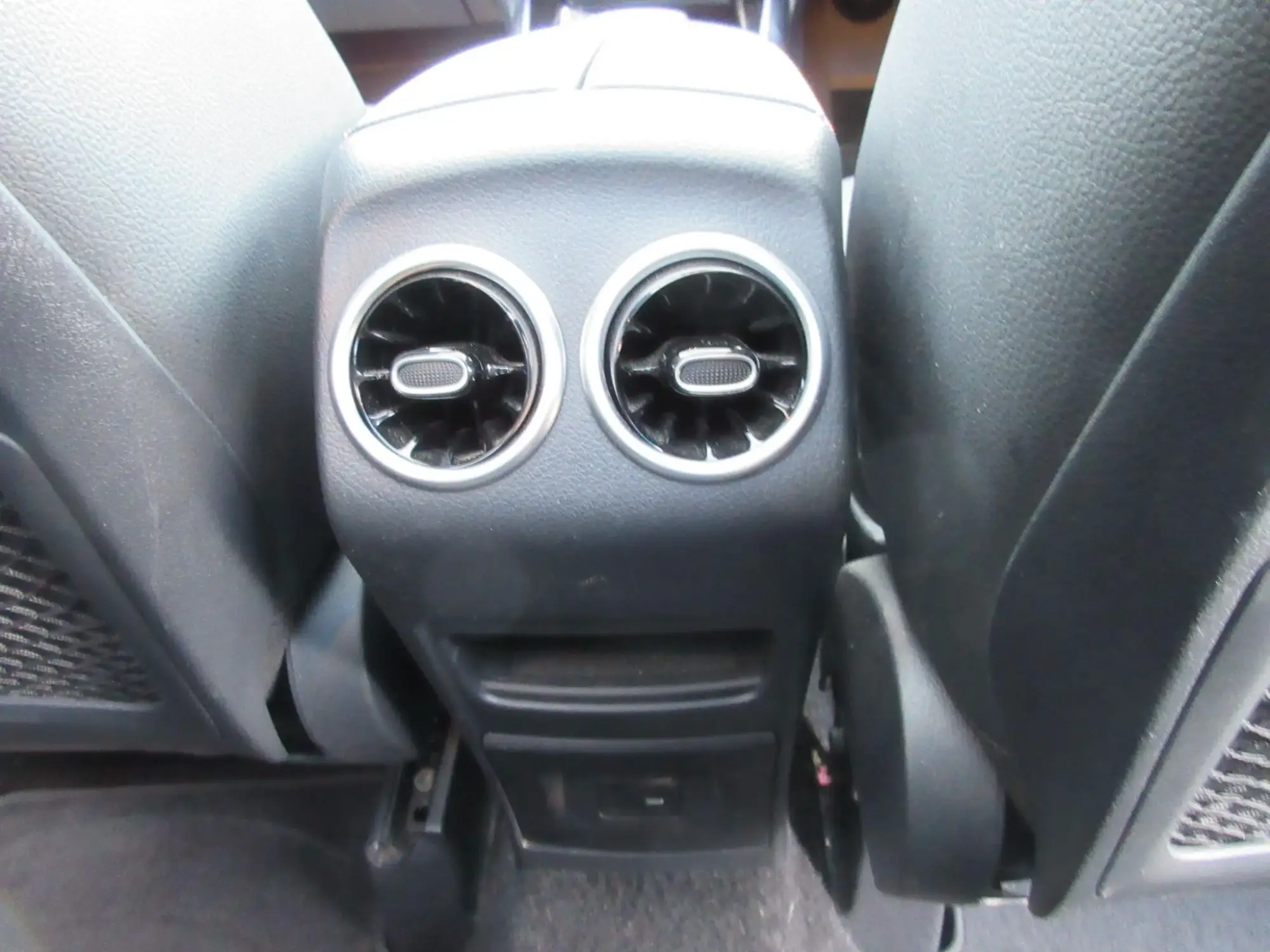 Mercedes-Benz GLA Image 24