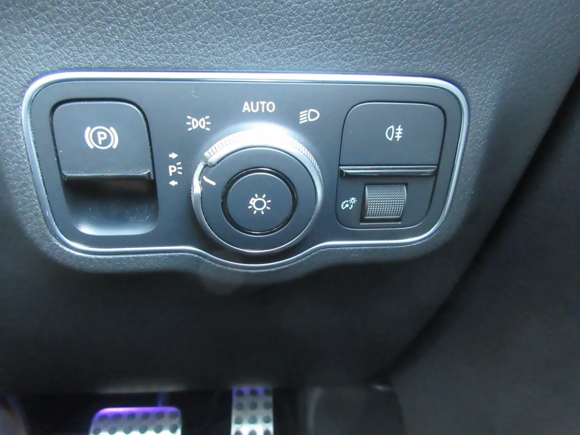 Mercedes-Benz GLA Image 26