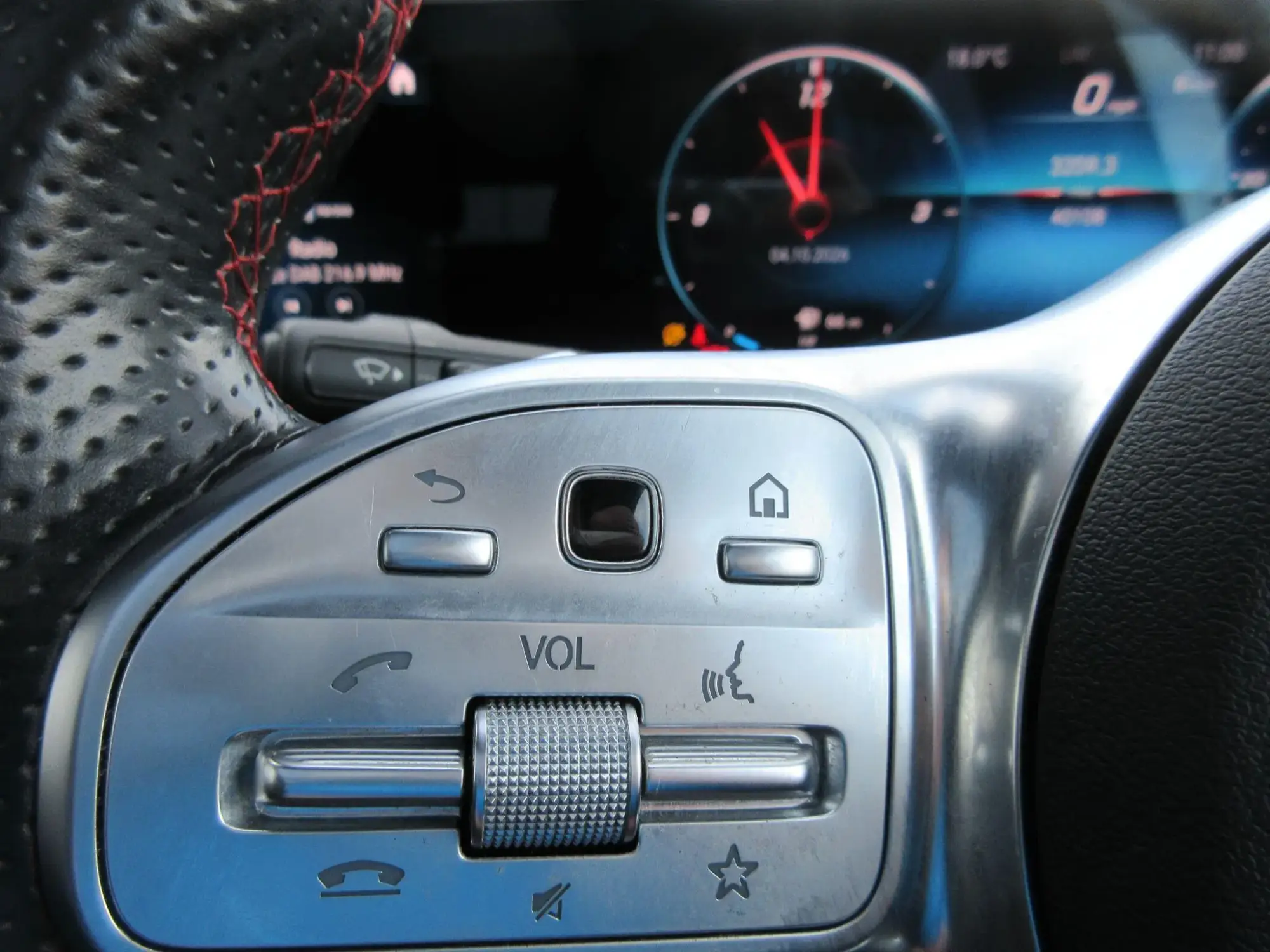 Mercedes-Benz GLA Image 28