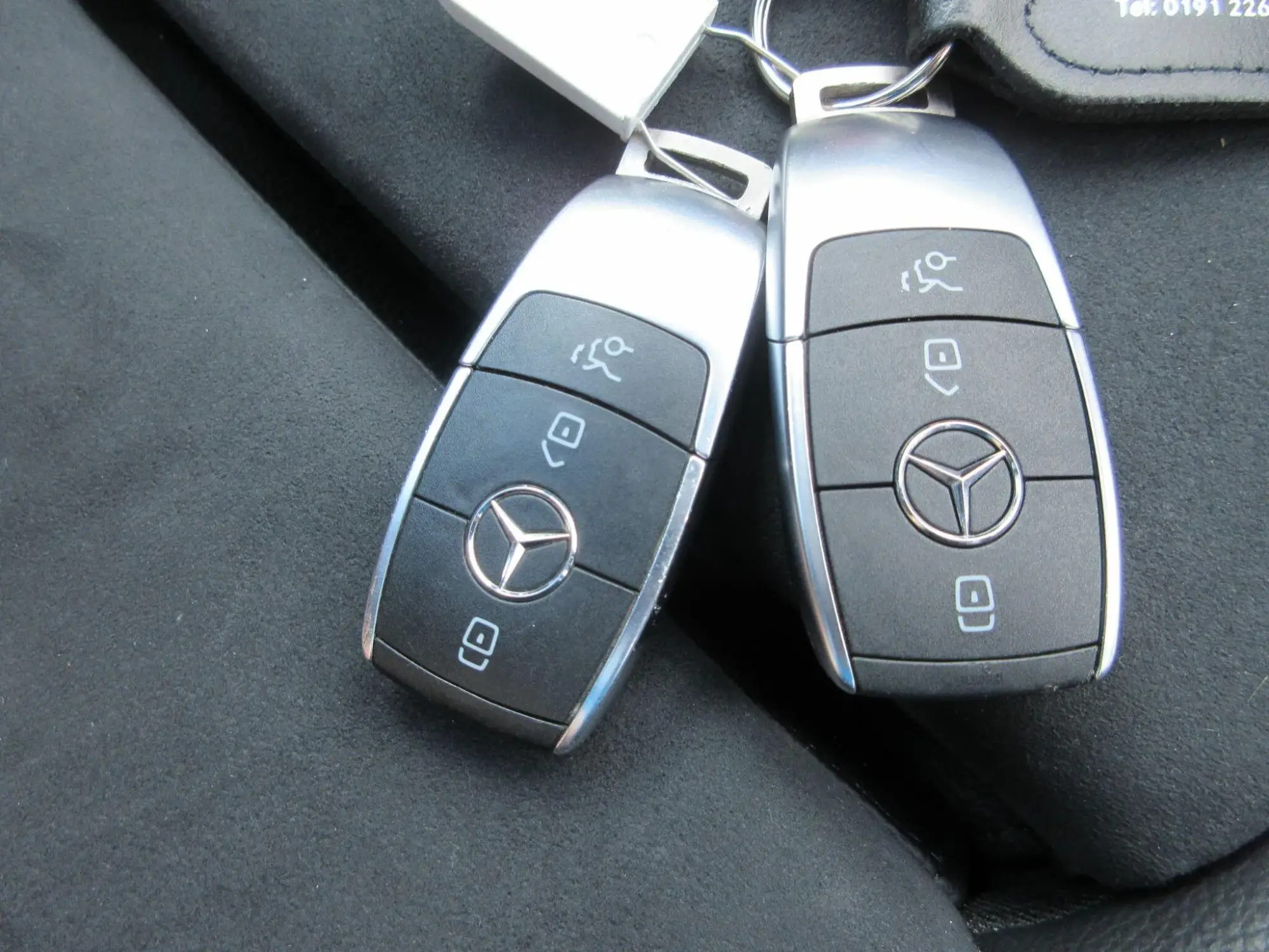 Mercedes-Benz GLA Image 32