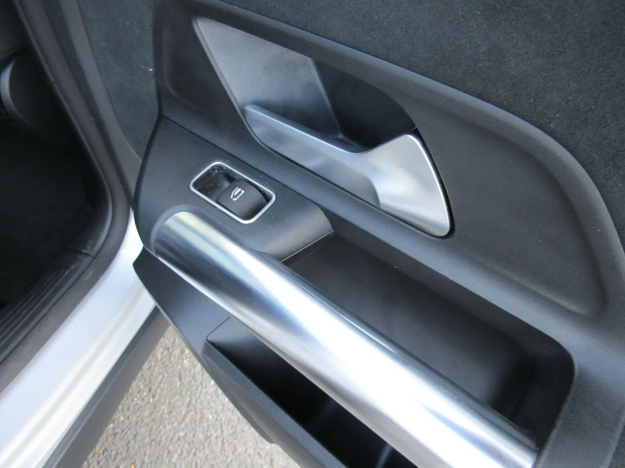 Mercedes-Benz GLA Image 45
