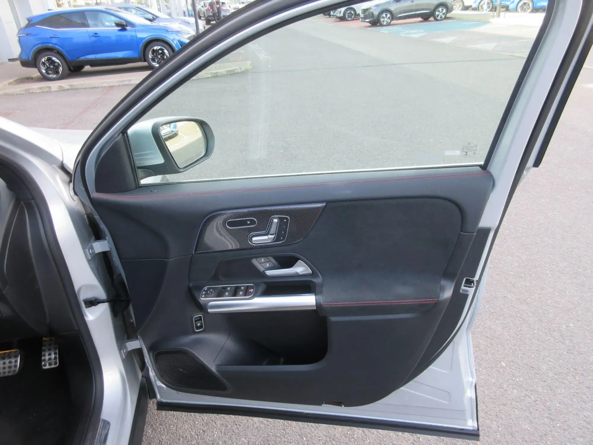 Mercedes-Benz GLA Image 47