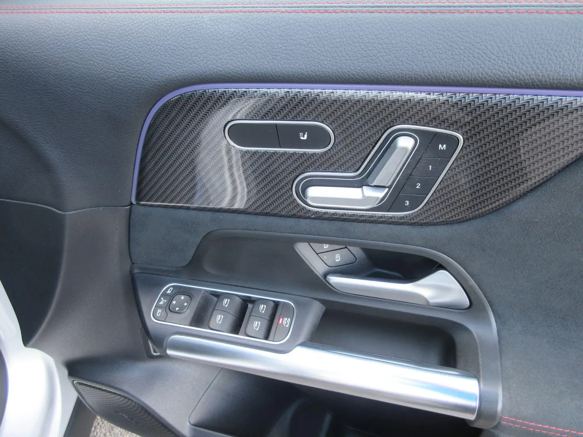Mercedes-Benz GLA Image 48
