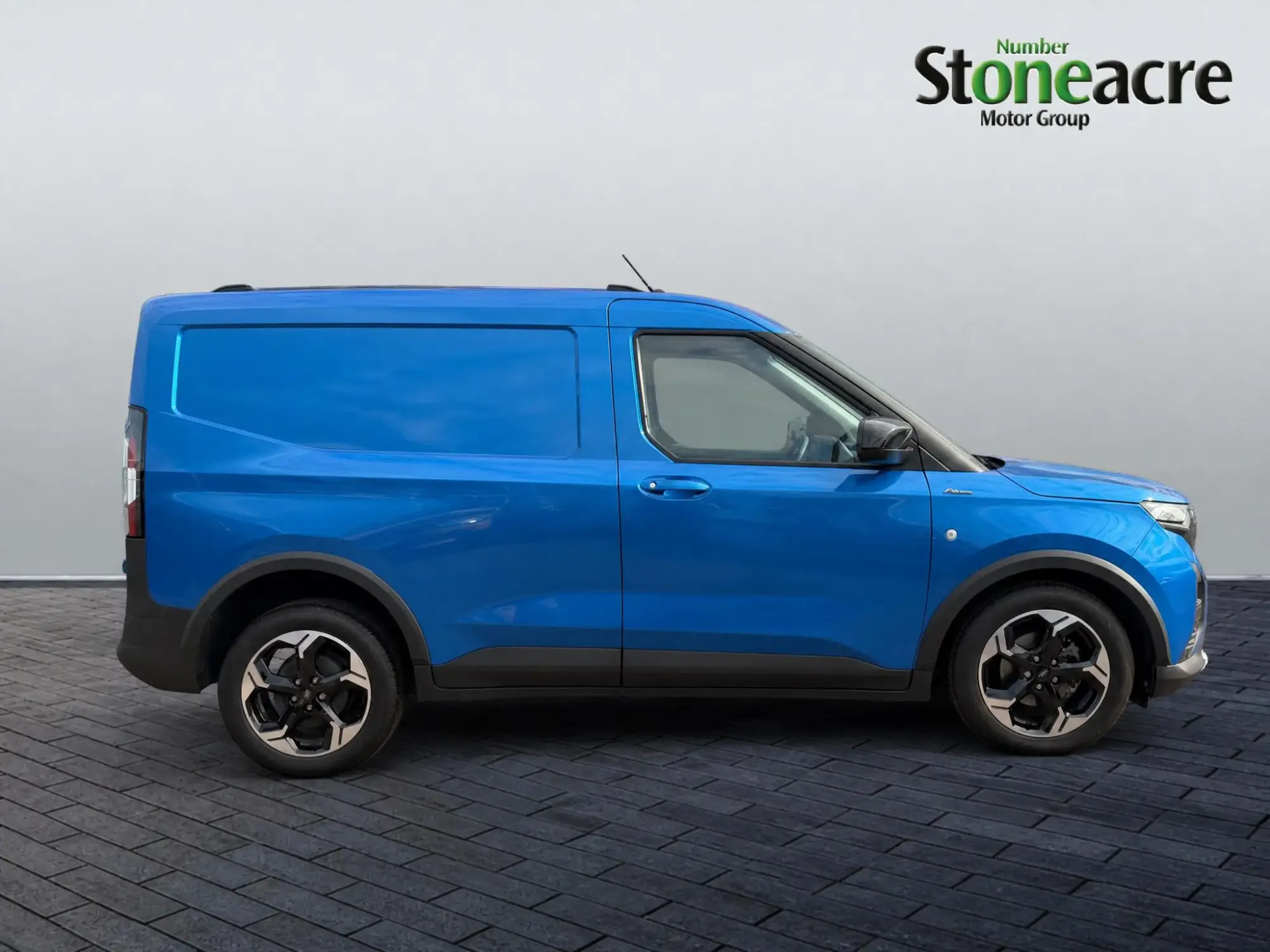 Ford Transit Courier 1.0 EcoBoost Active Auto L1 Euro 6 (s/s) 5dr YE74LYT Image 2 Ford Transit Courier 1.0 EcoBoost Active Auto L1 Euro 6 (s/s) 5dr YE74LYT Image 2