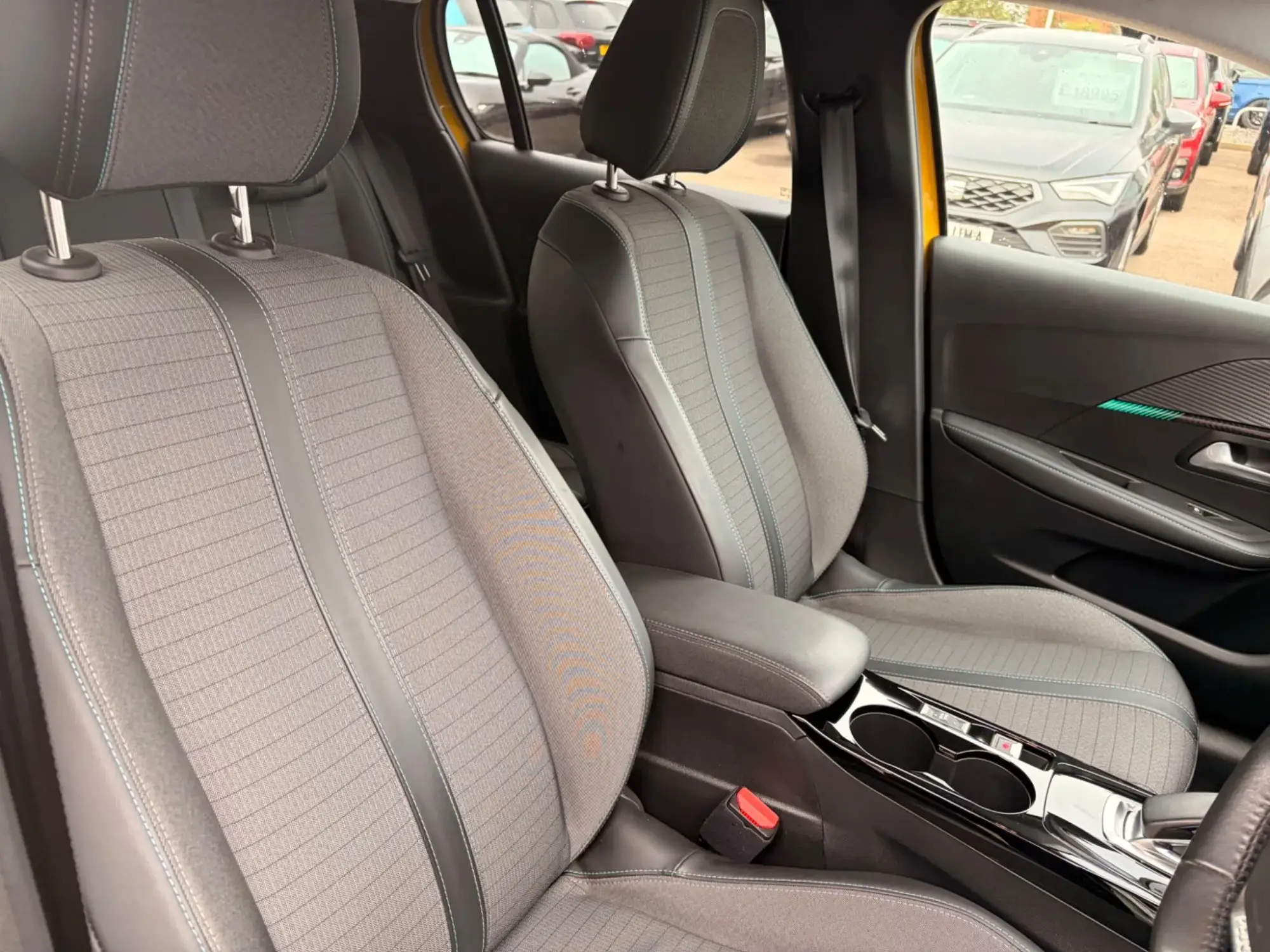 Peugeot E-208 Image 11
