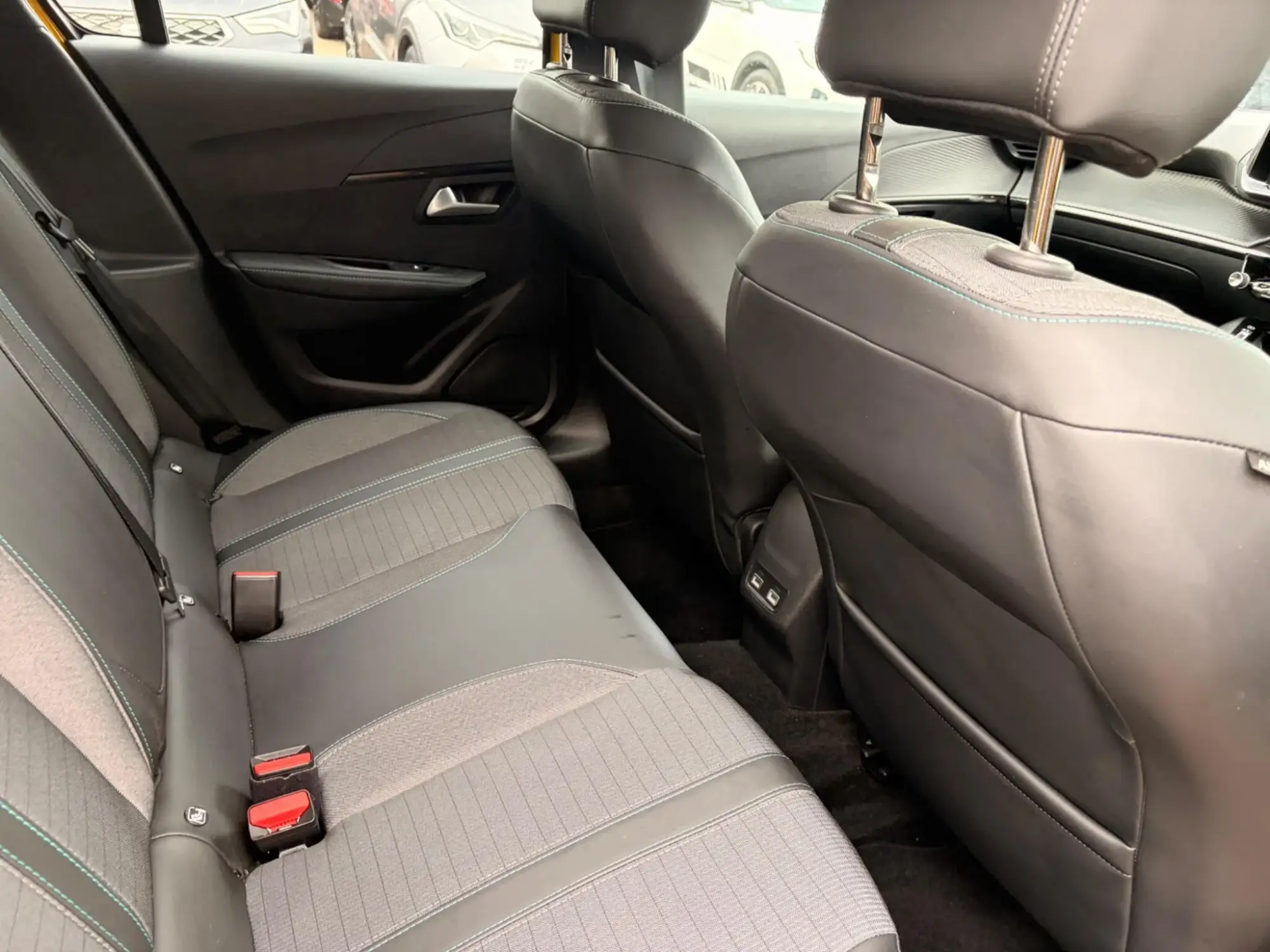 Peugeot E-208 Image 12