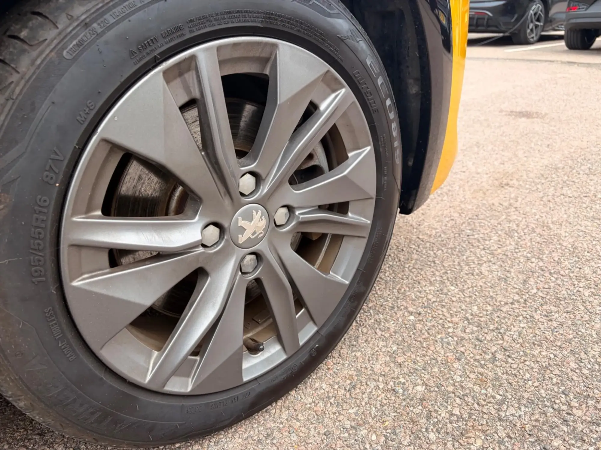 Peugeot E-208 Image 18