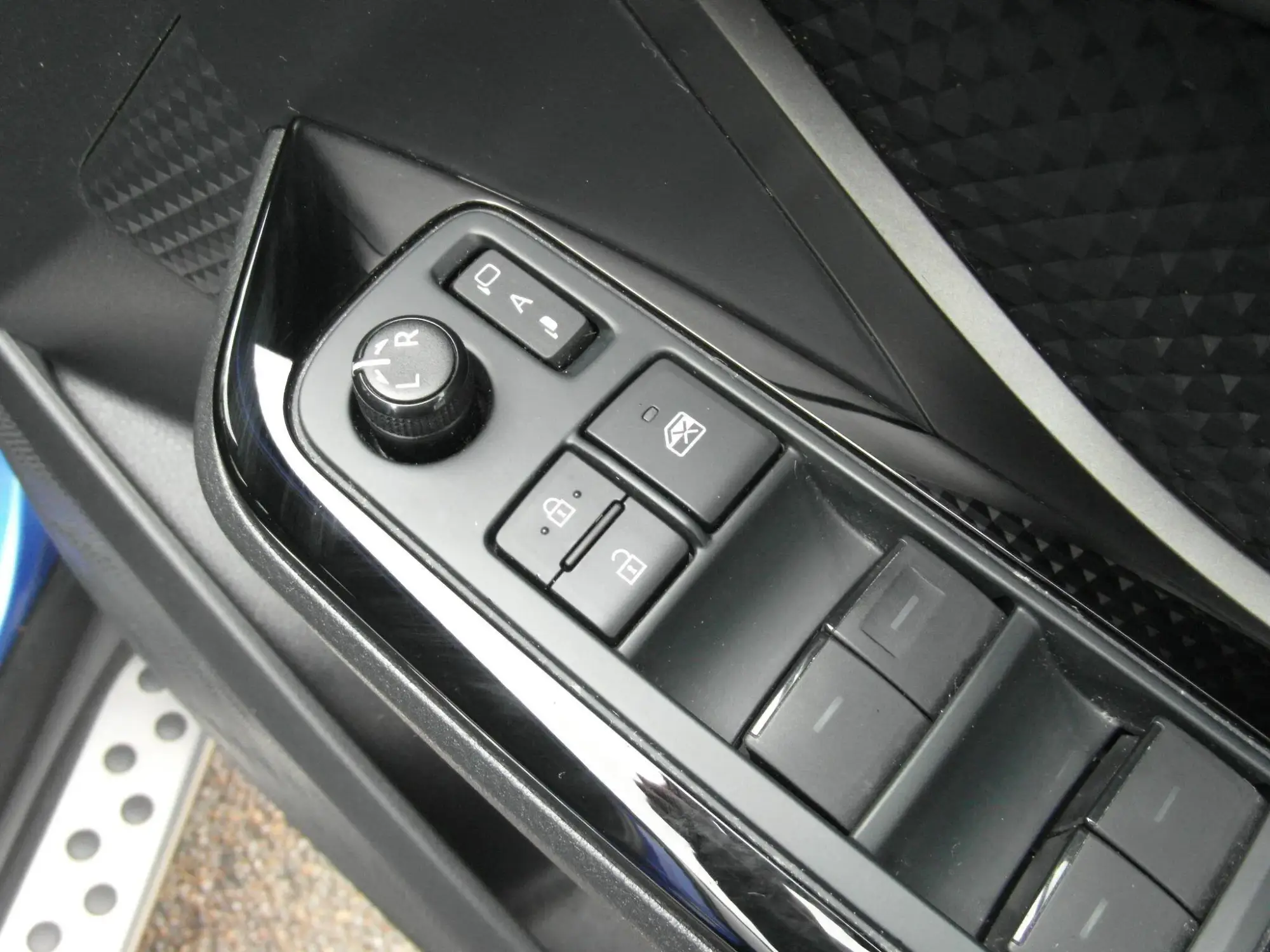 Toyota C-HR Hybrid Image 15