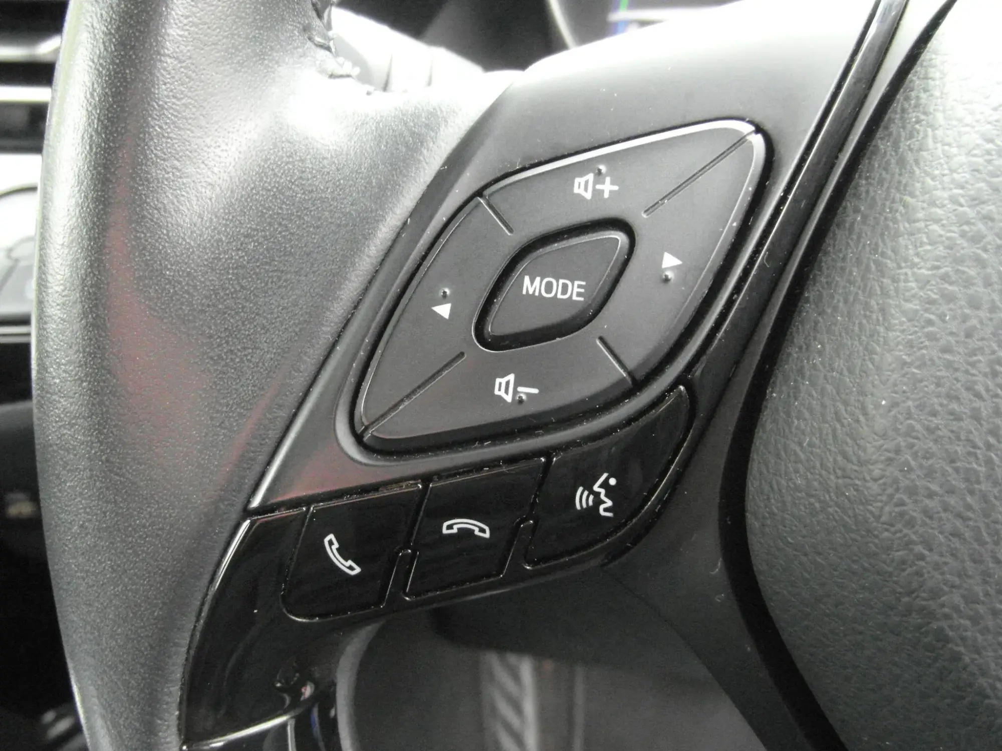 Toyota C-HR Hybrid Image 16