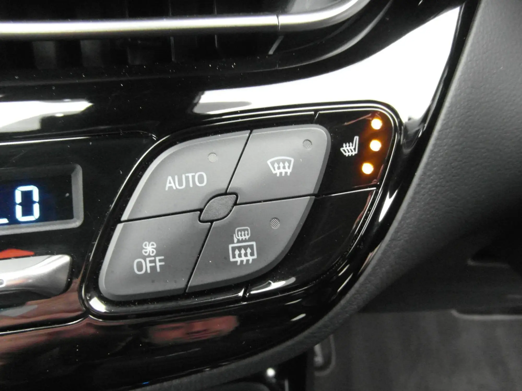 Toyota C-HR Hybrid Image 18