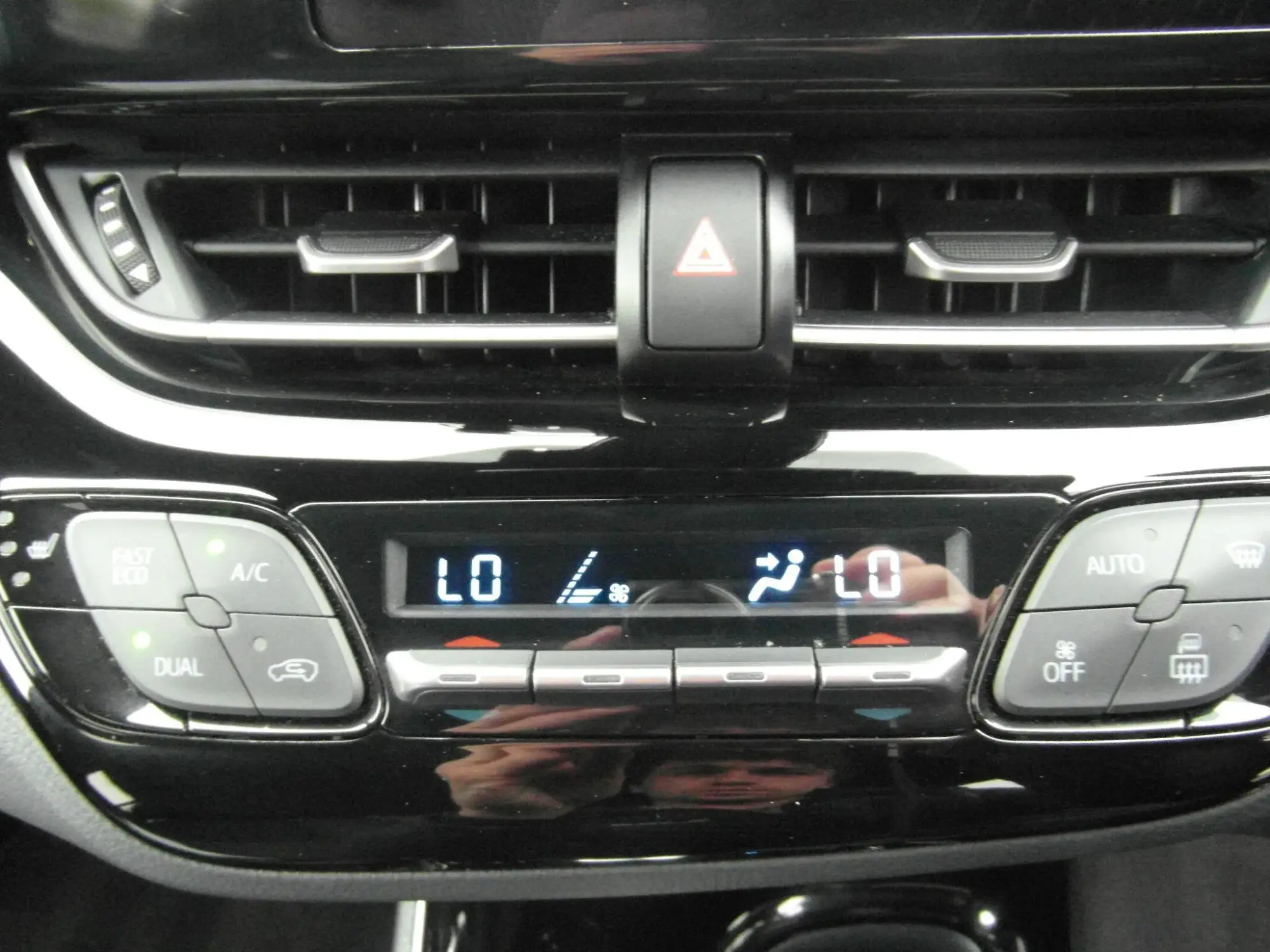 Toyota C-HR Hybrid Image 26