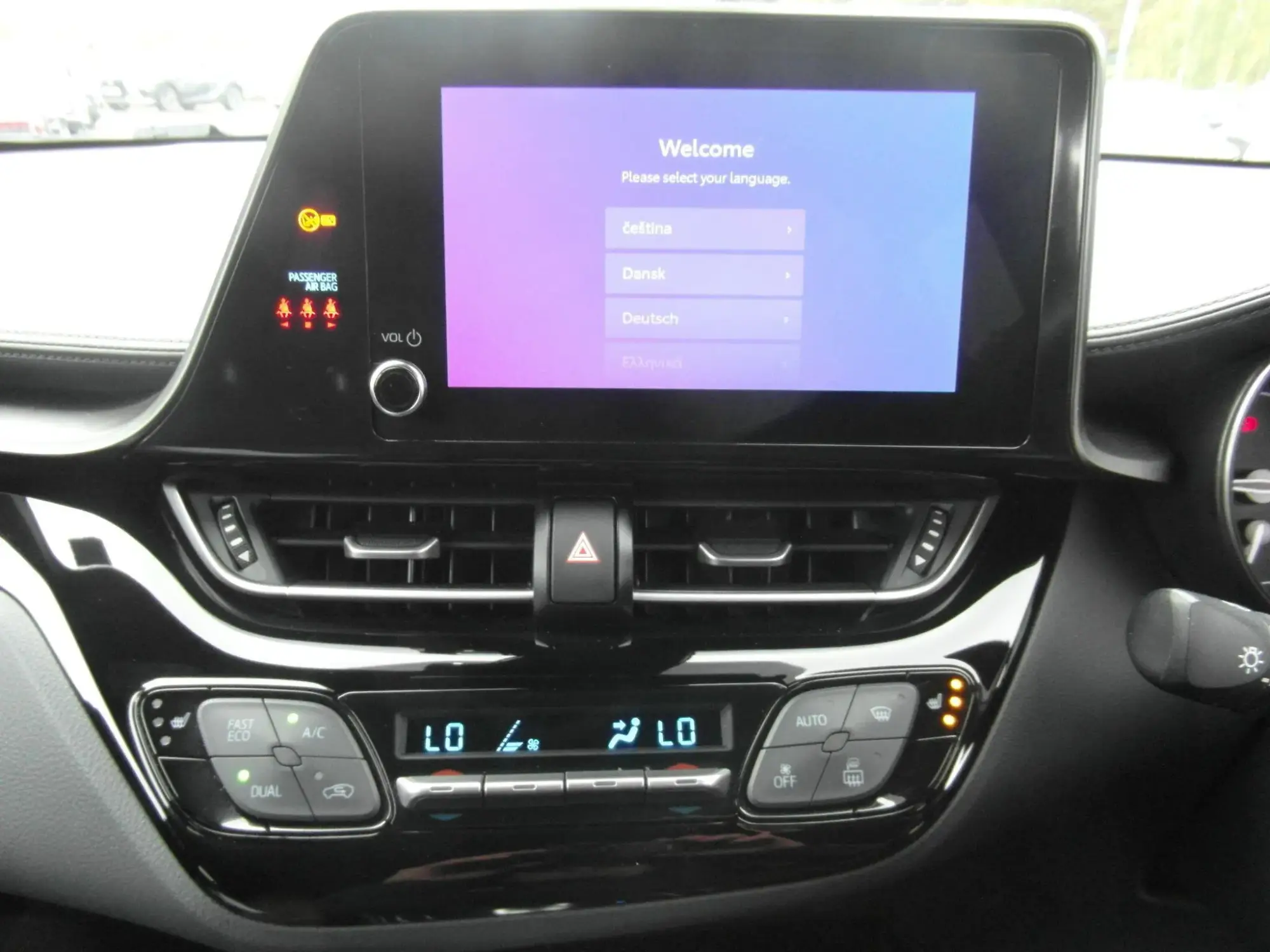 Toyota C-HR Hybrid Image 30