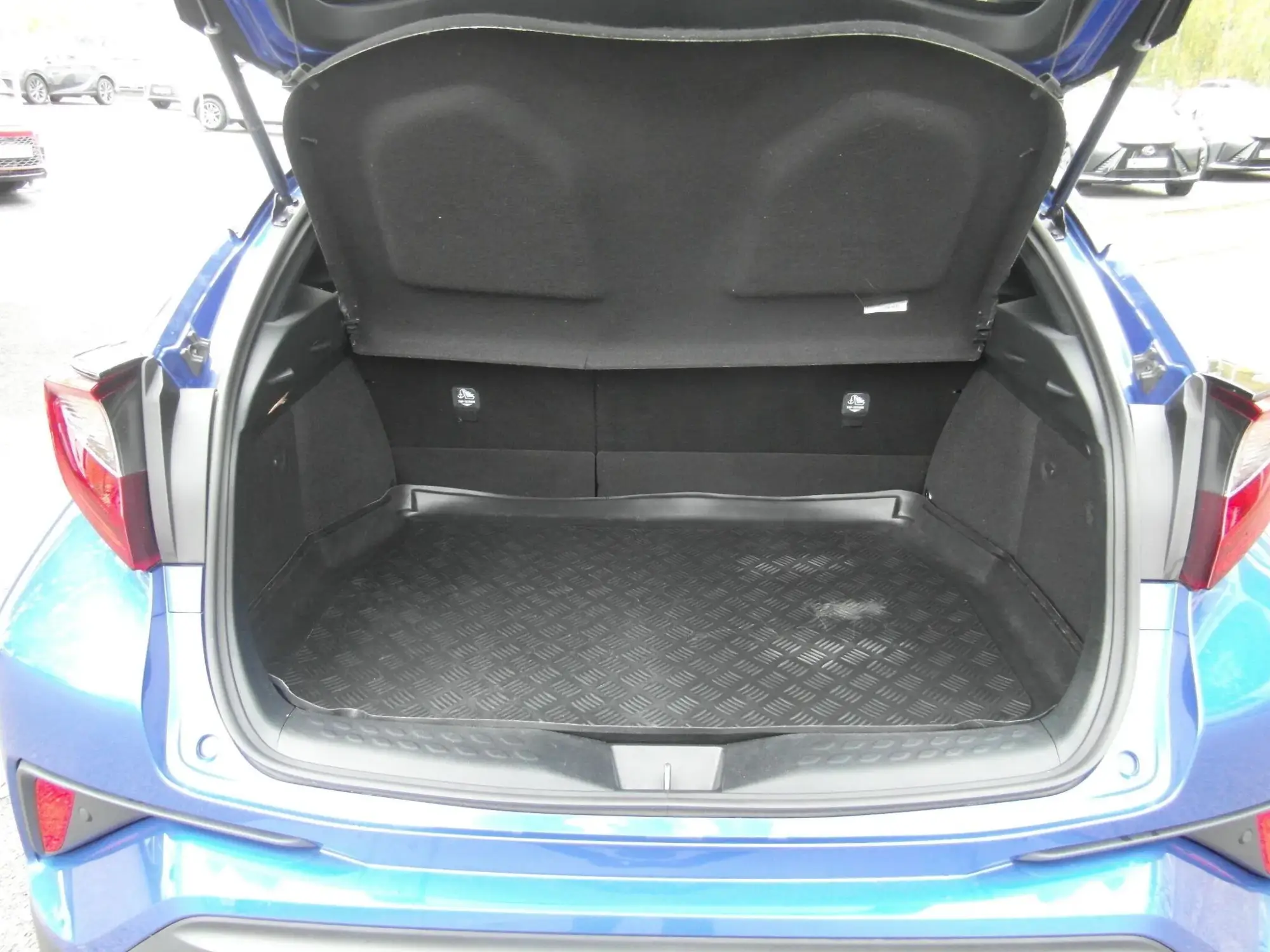 Toyota C-HR Hybrid Image 36
