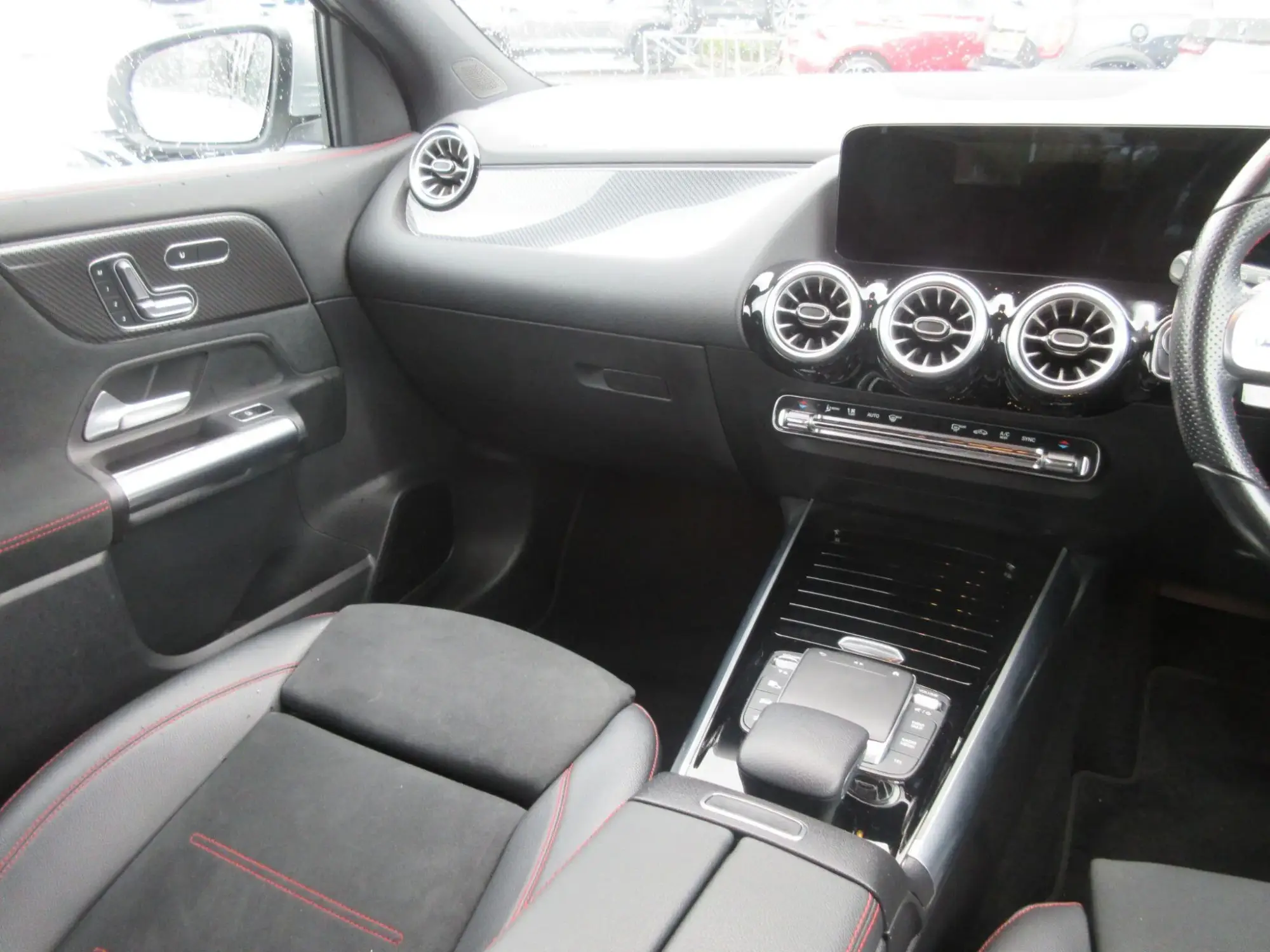 Mercedes-Benz GLA Image 15