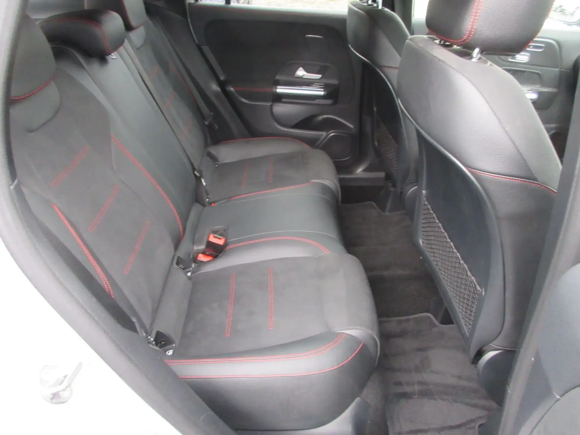 Mercedes-Benz GLA Image 21