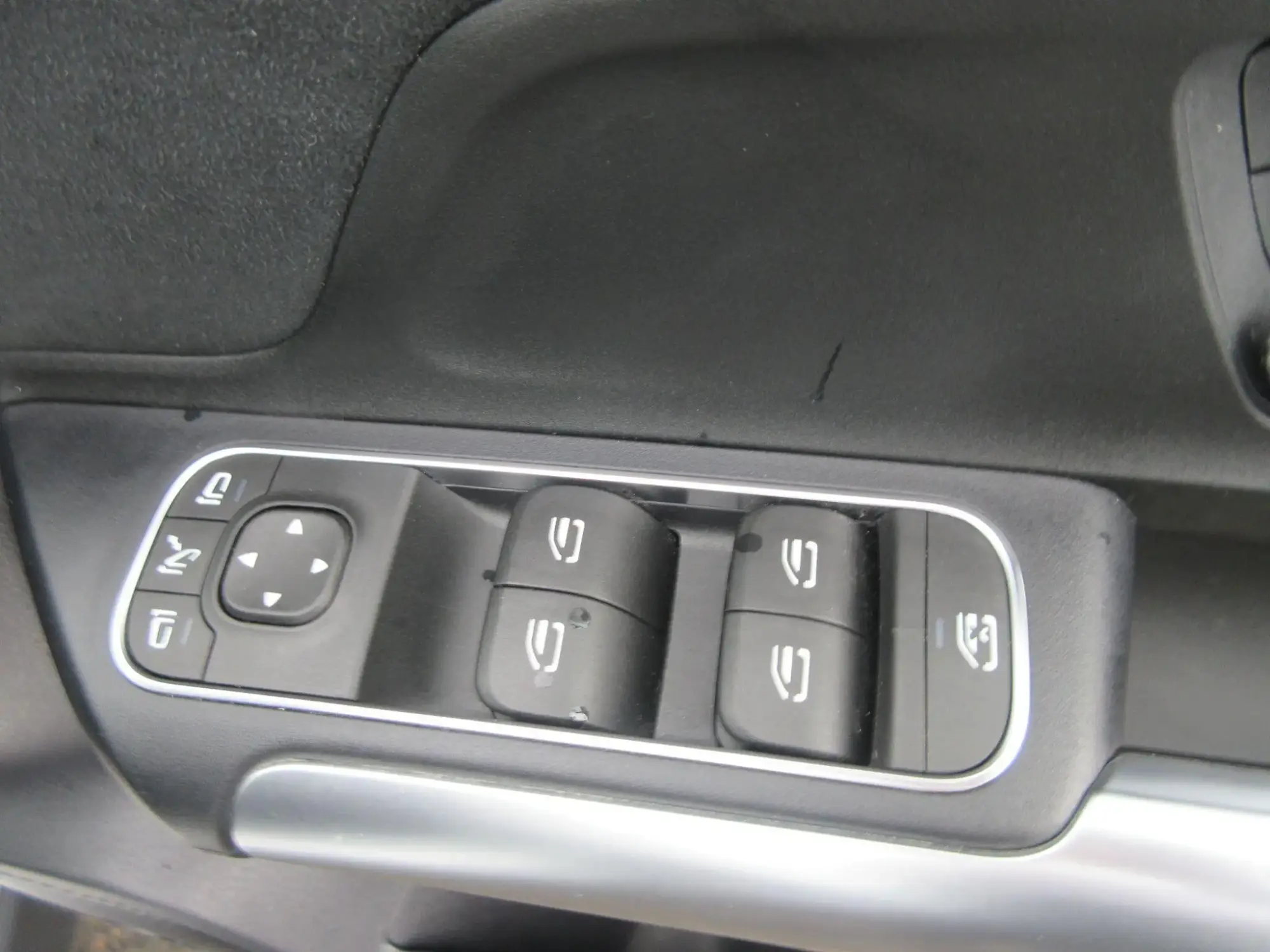 Mercedes-Benz GLA Image 35