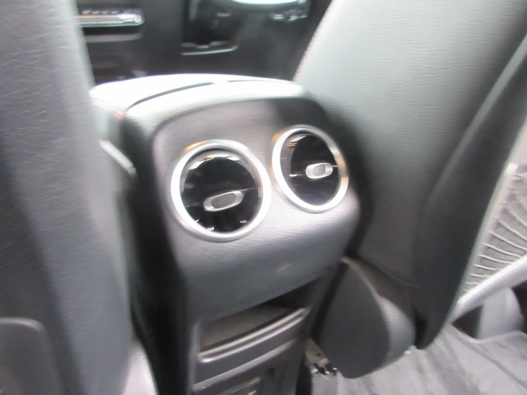 Mercedes-Benz GLA Image 37