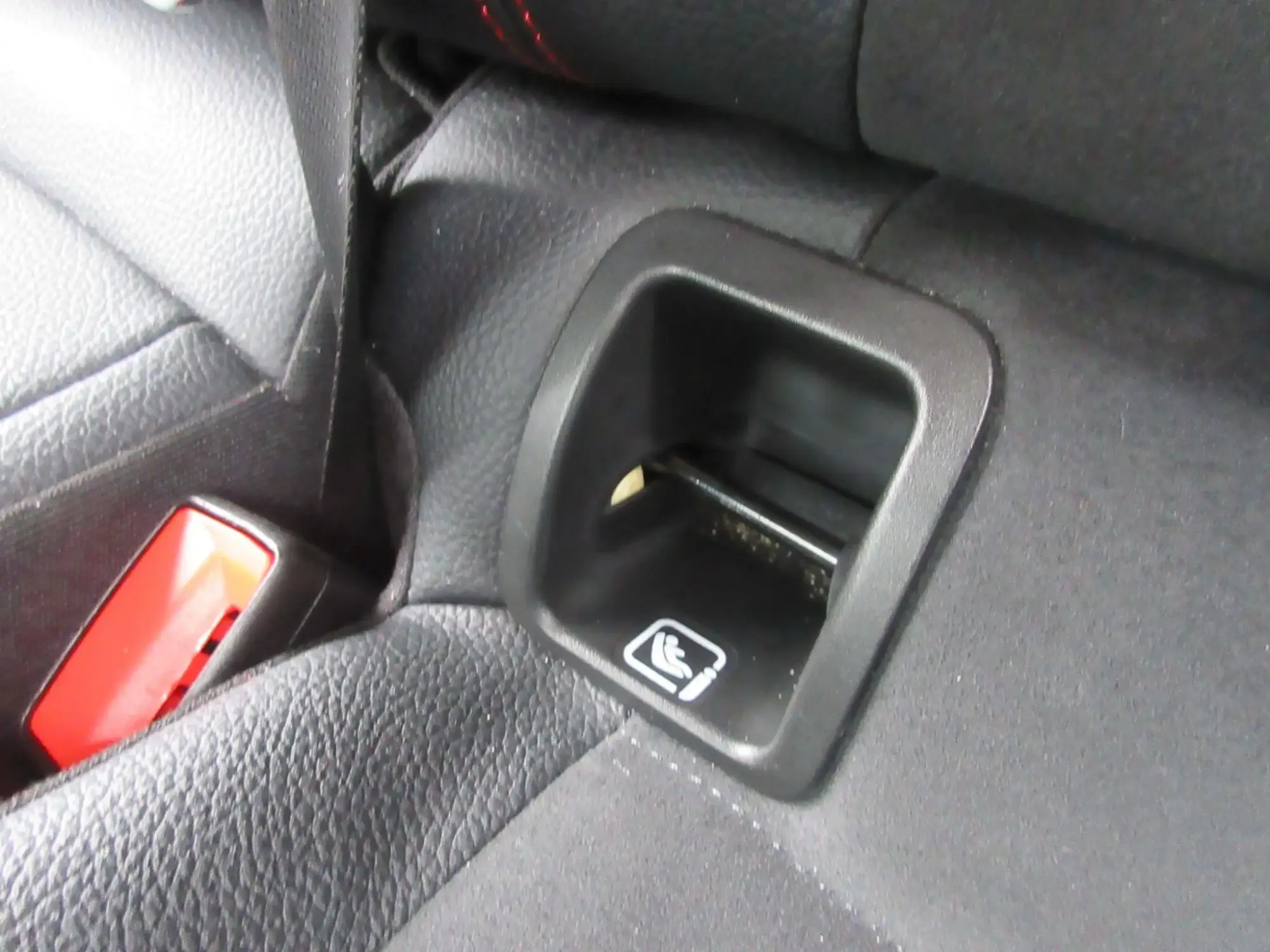 Mercedes-Benz GLA Image 38