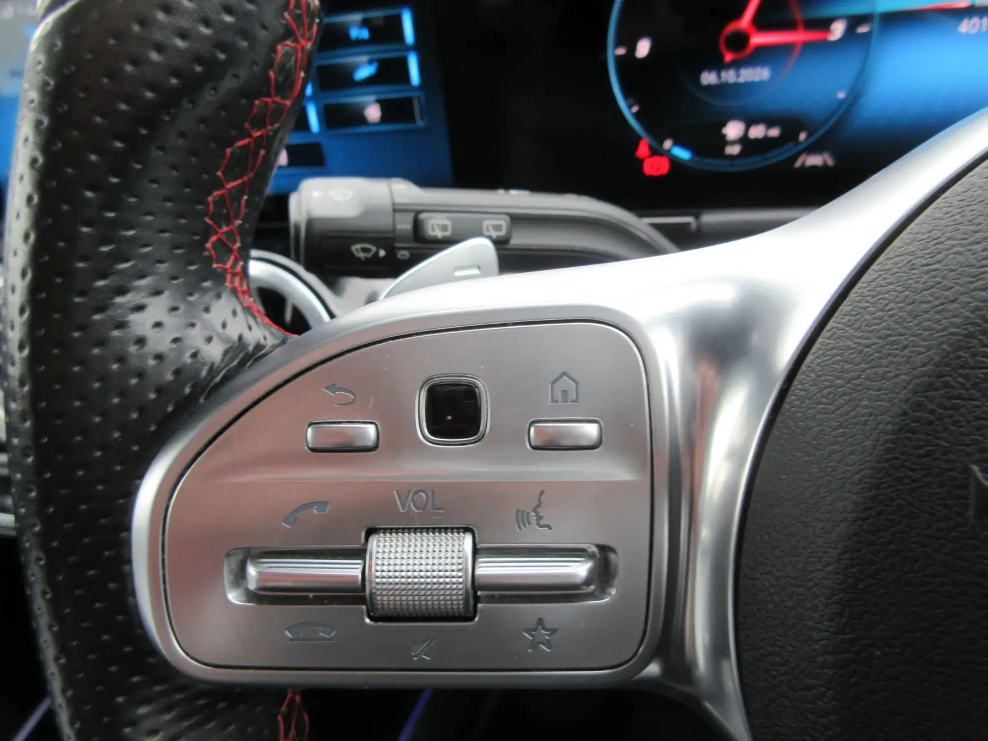 Mercedes-Benz GLA Image 40