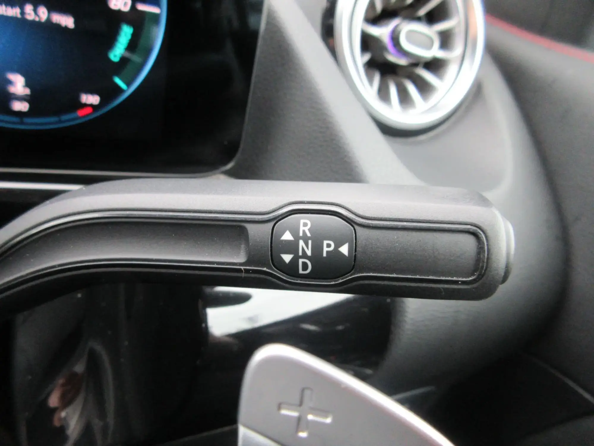 Mercedes-Benz GLA Image 42