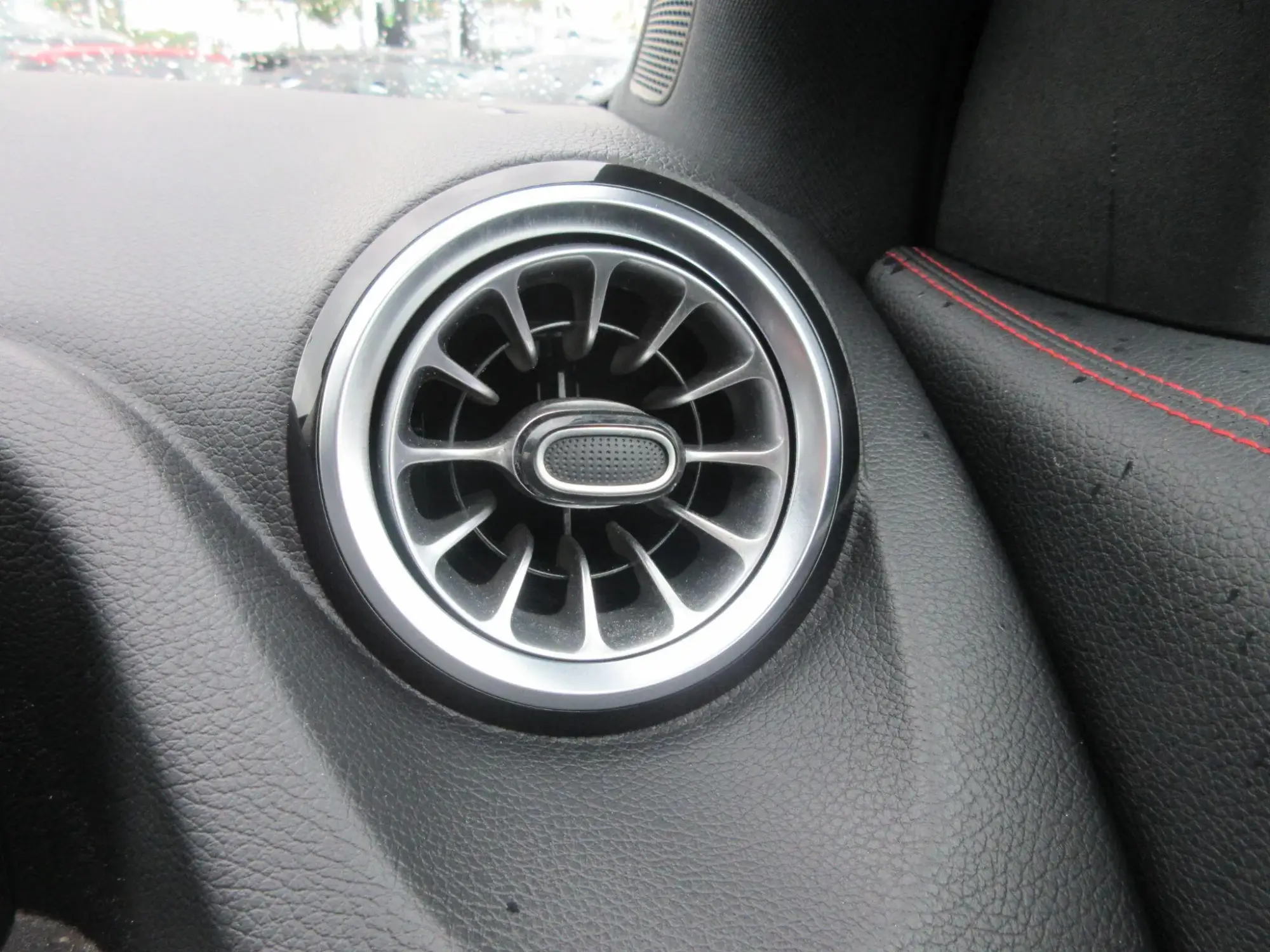 Mercedes-Benz GLA Image 58