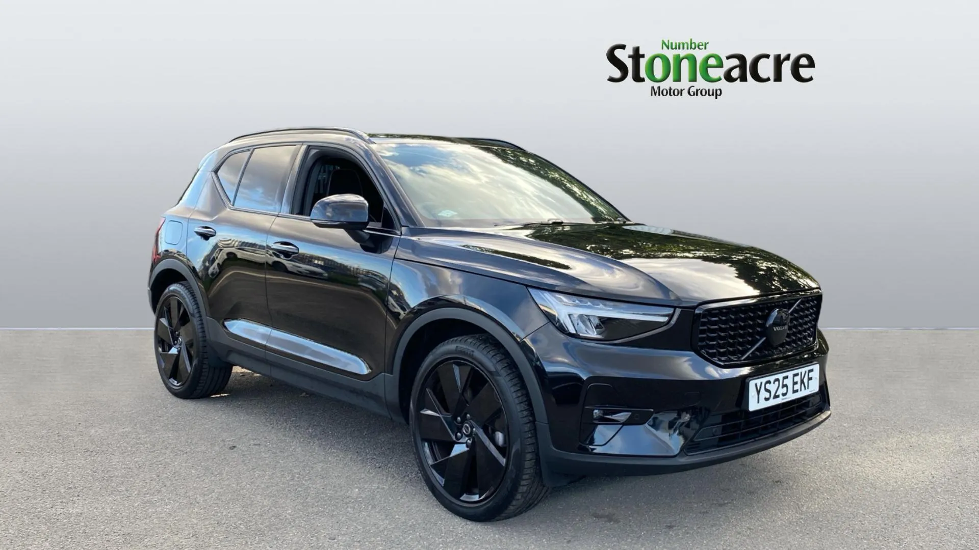 2025 Volvo XC40