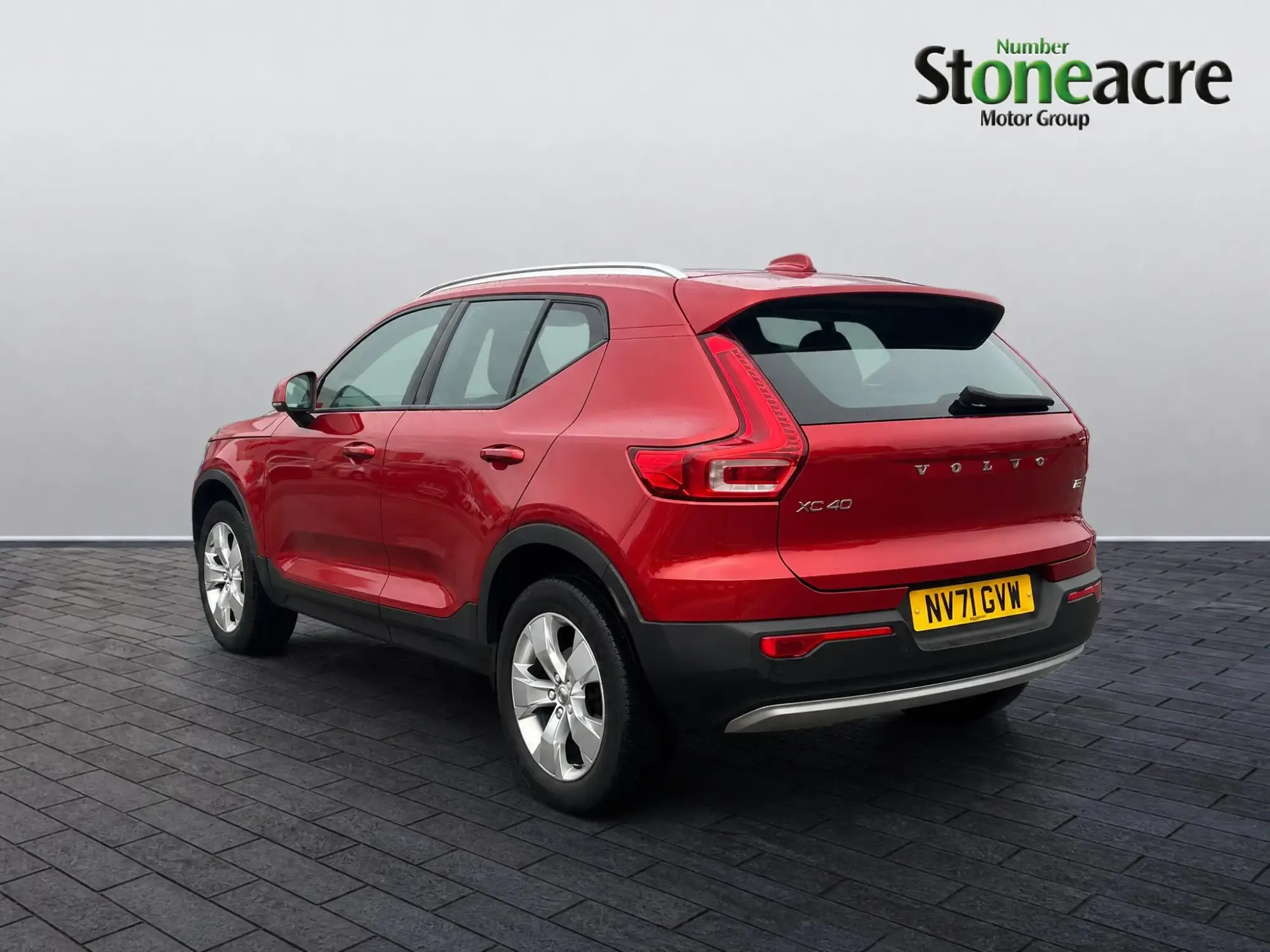 Volvo XC40 1.5 T3 [163] Momentum 5dr NV71GVW Image 3