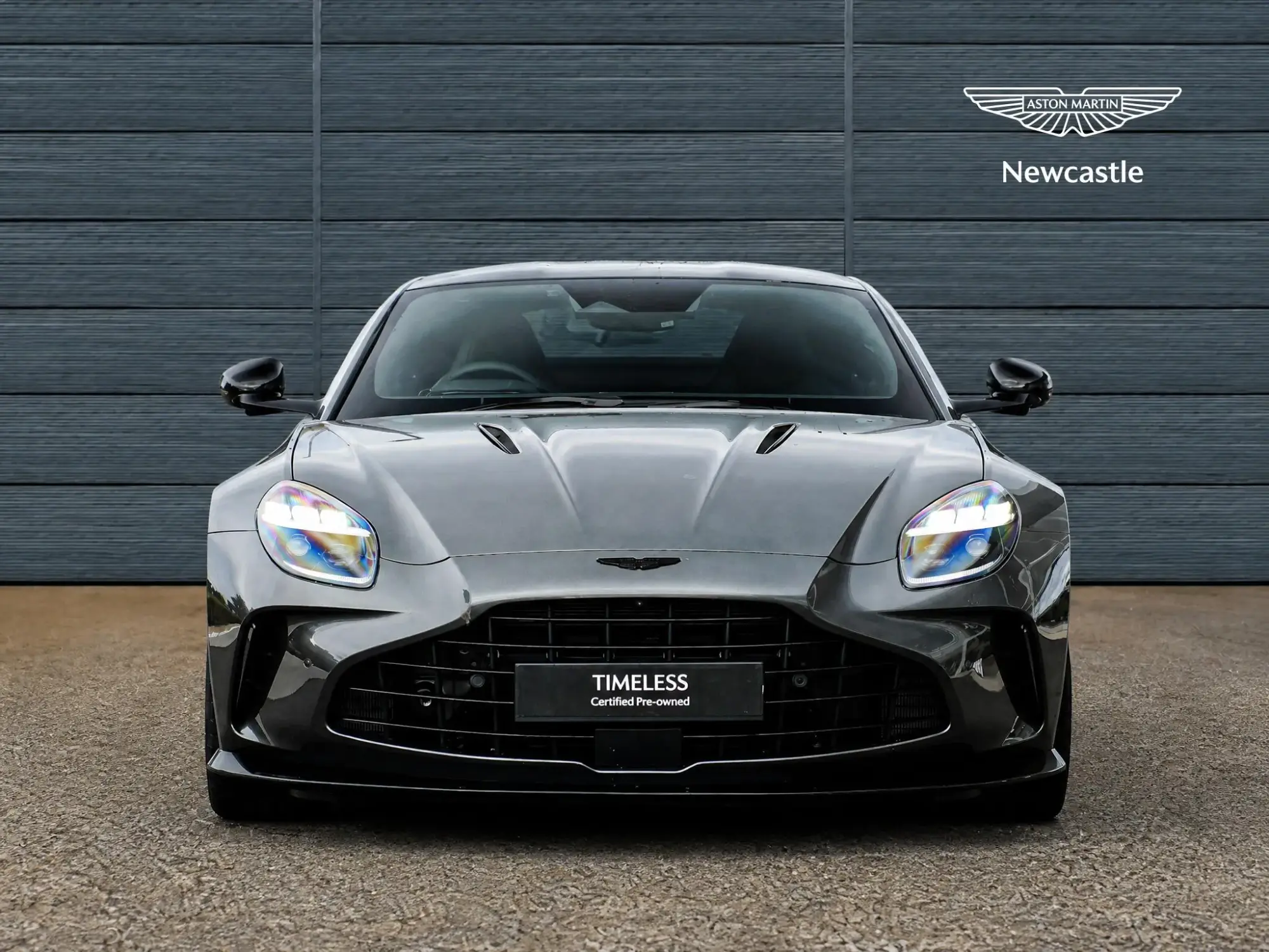 Aston Martin Vantage Image 2