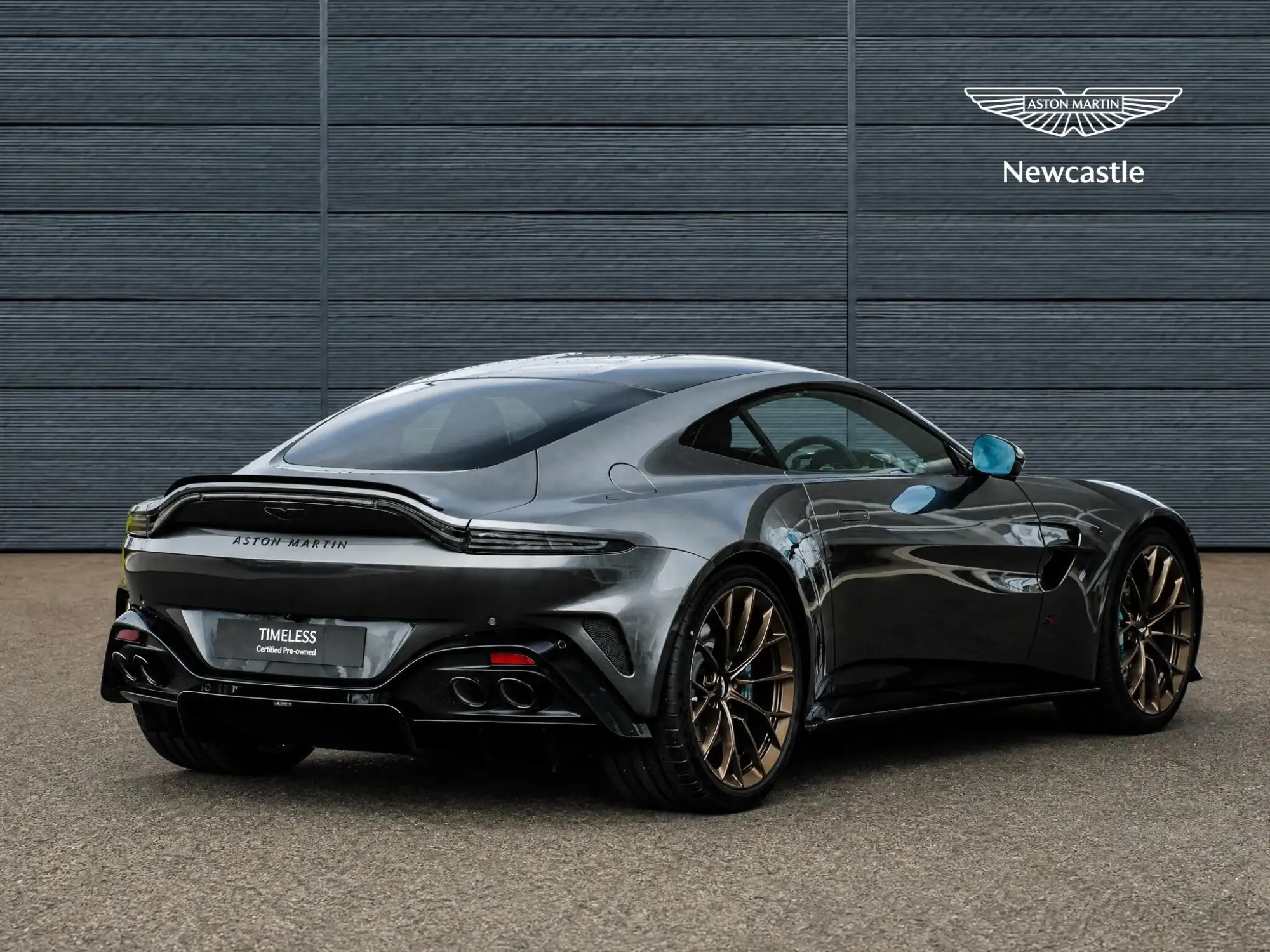 Aston Martin Vantage Image 4