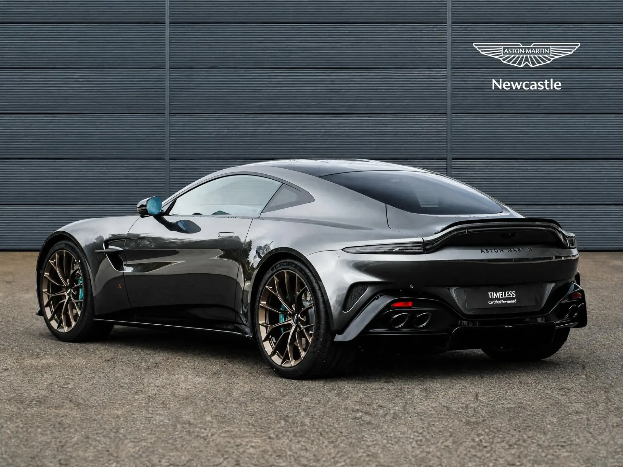 Aston Martin Vantage Image 6