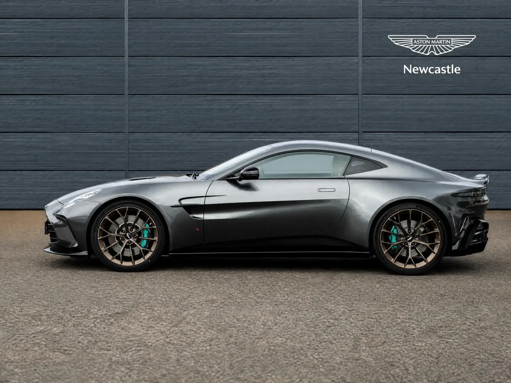 Aston Martin Vantage Image 7
