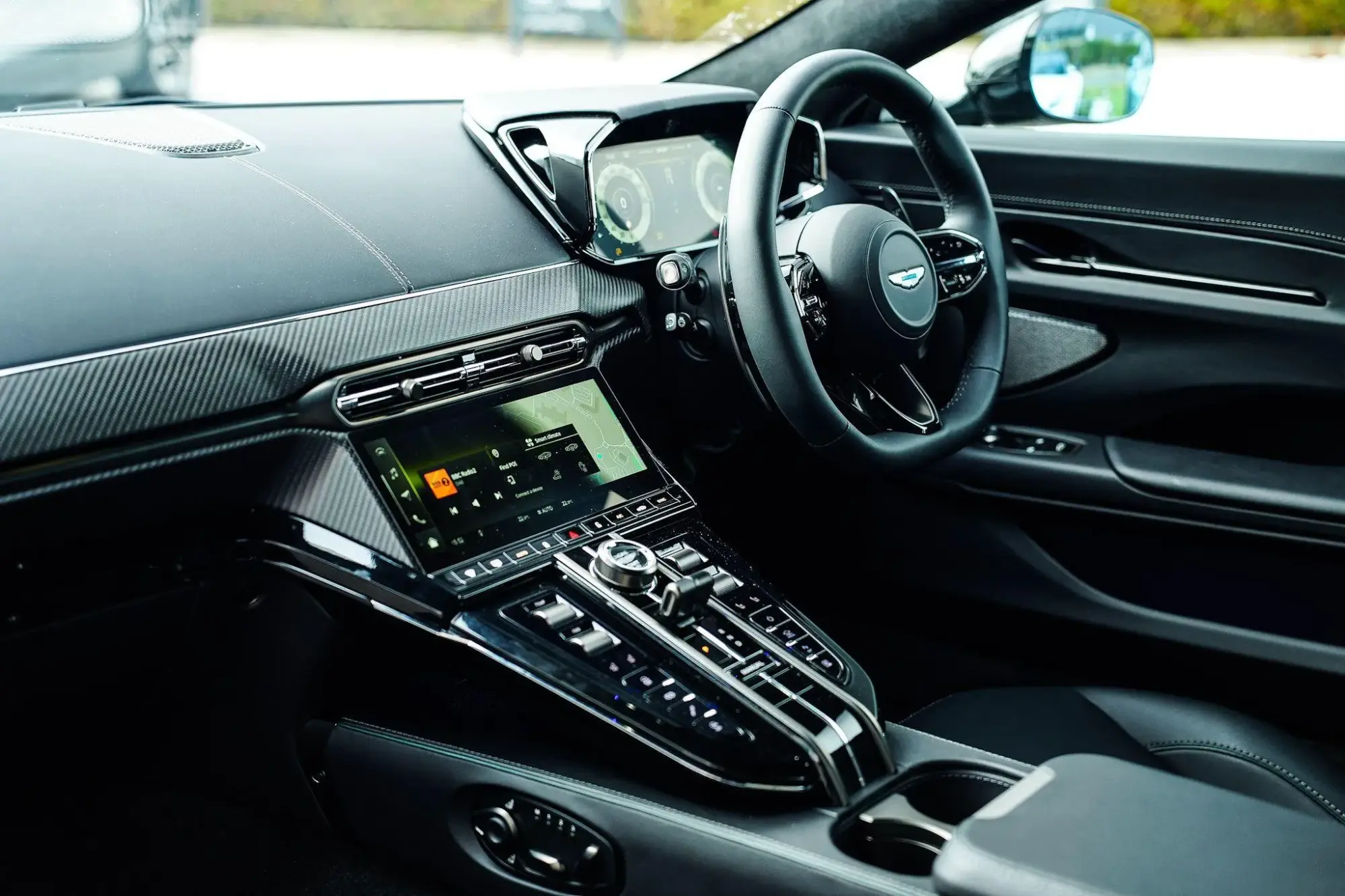 Aston Martin Vantage Image 9
