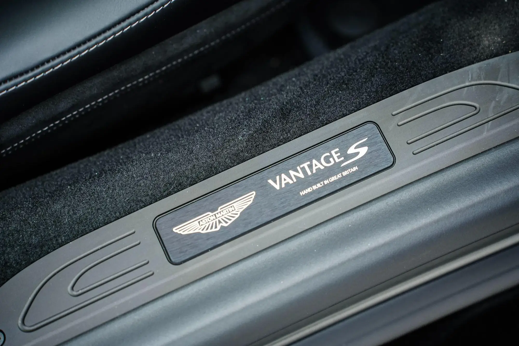 Aston Martin Vantage Image 14