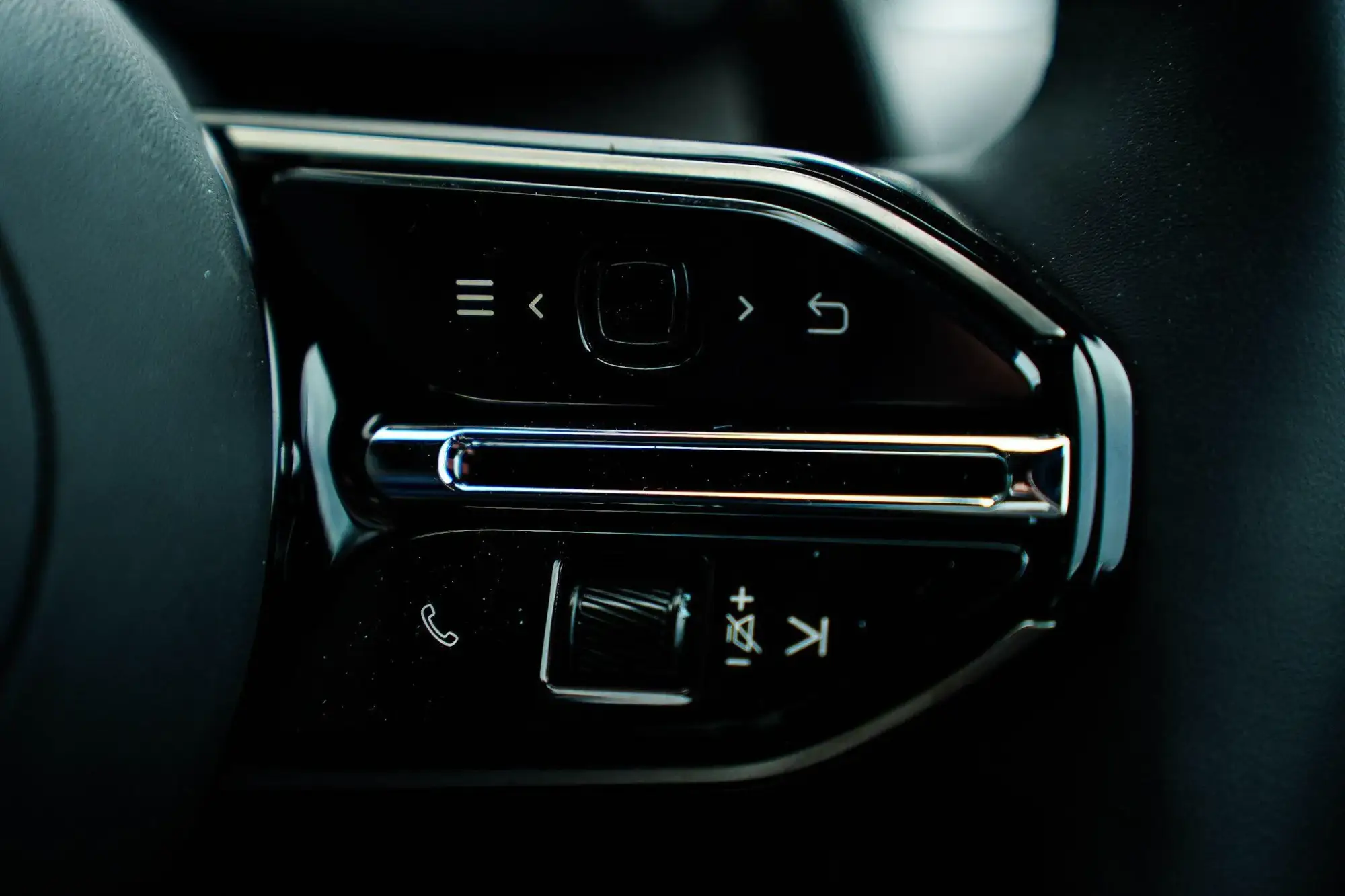 Aston Martin Vantage Image 18