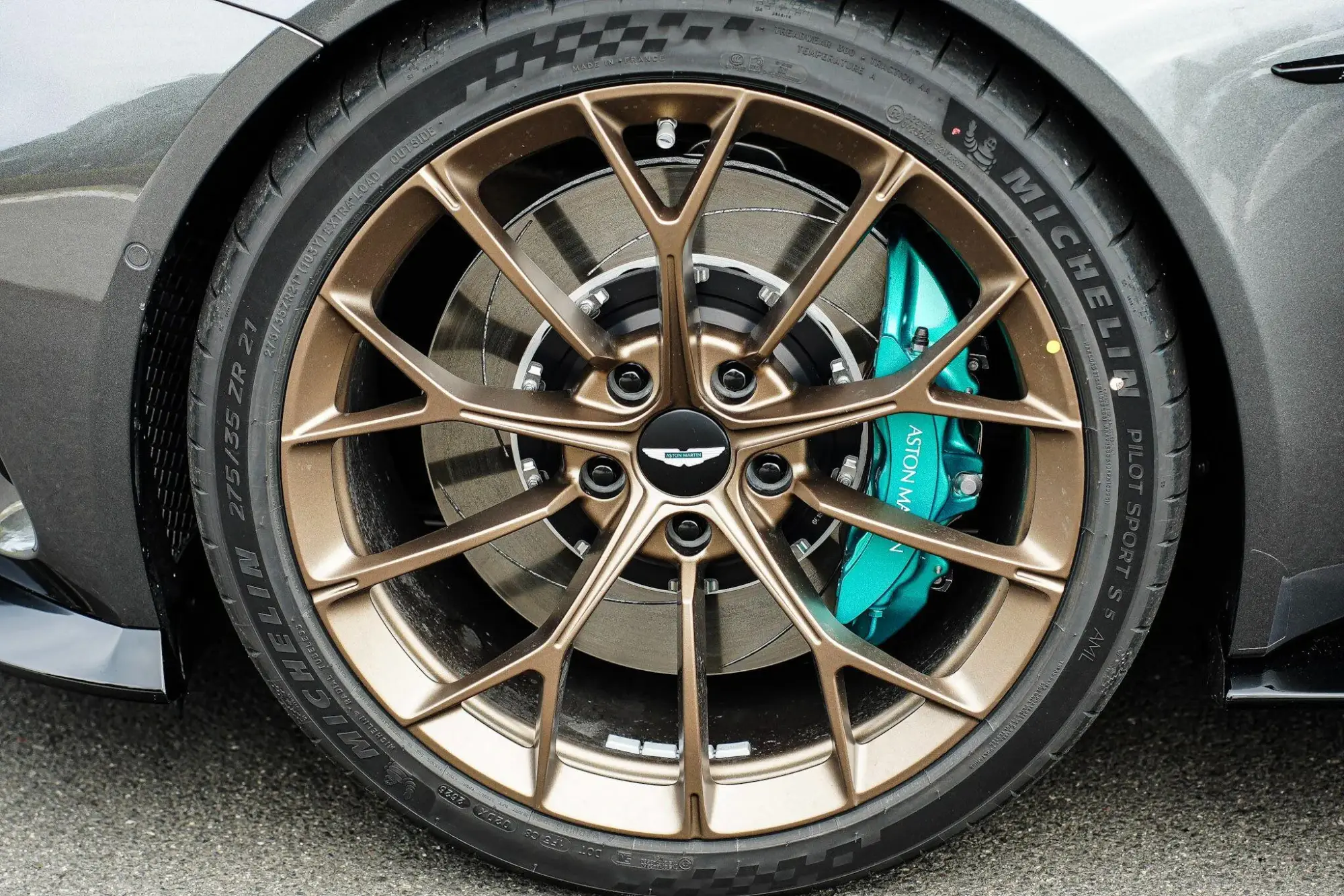 Aston Martin Vantage Image 19