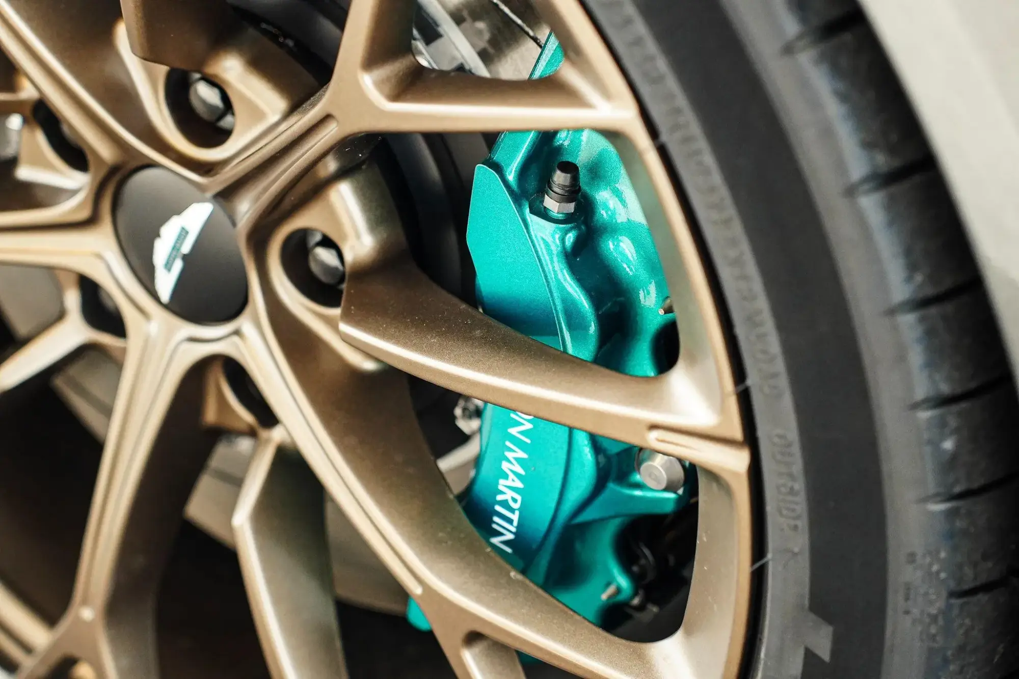 Aston Martin Vantage Image 21