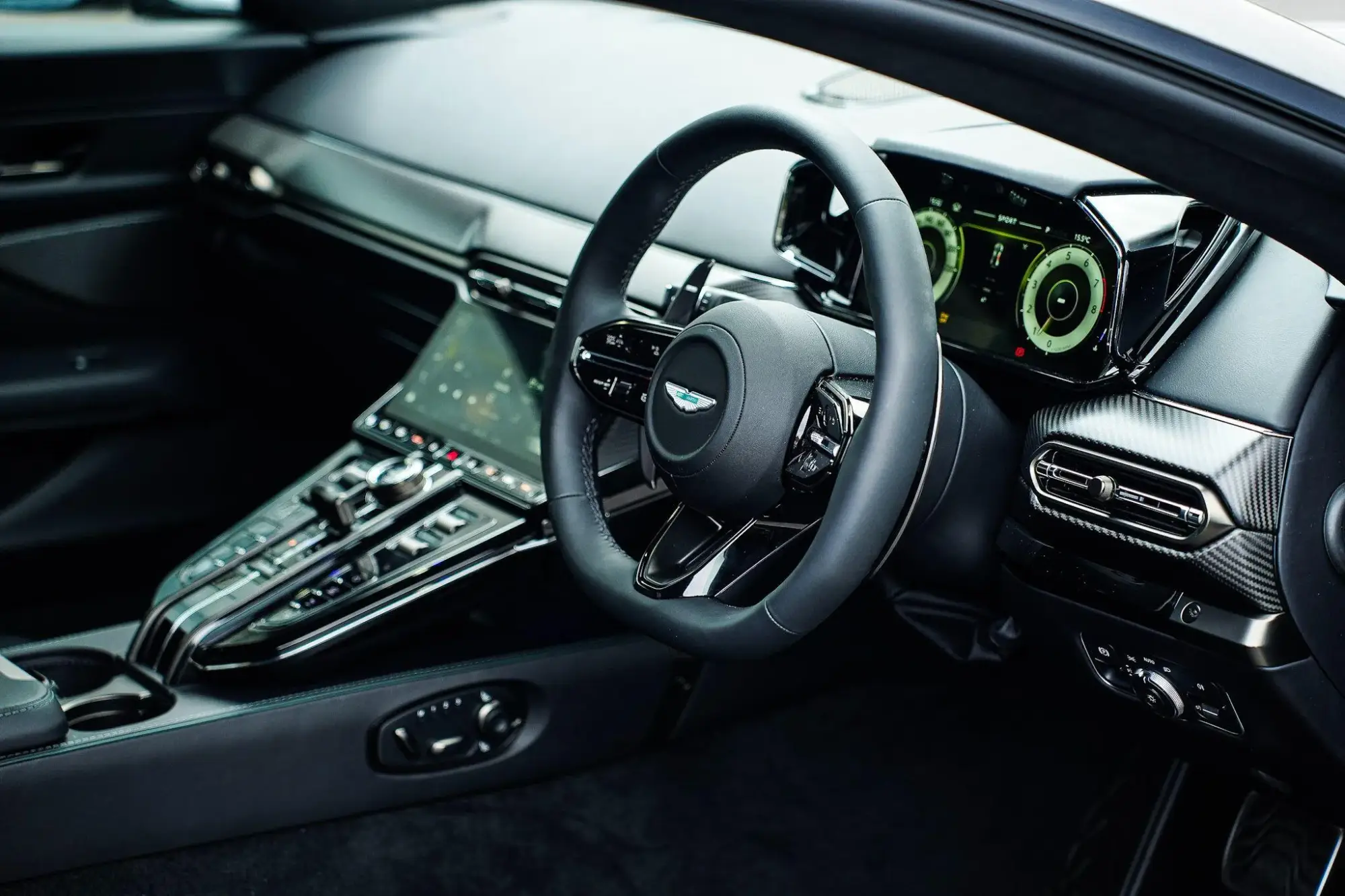 Aston Martin Vantage Image 23